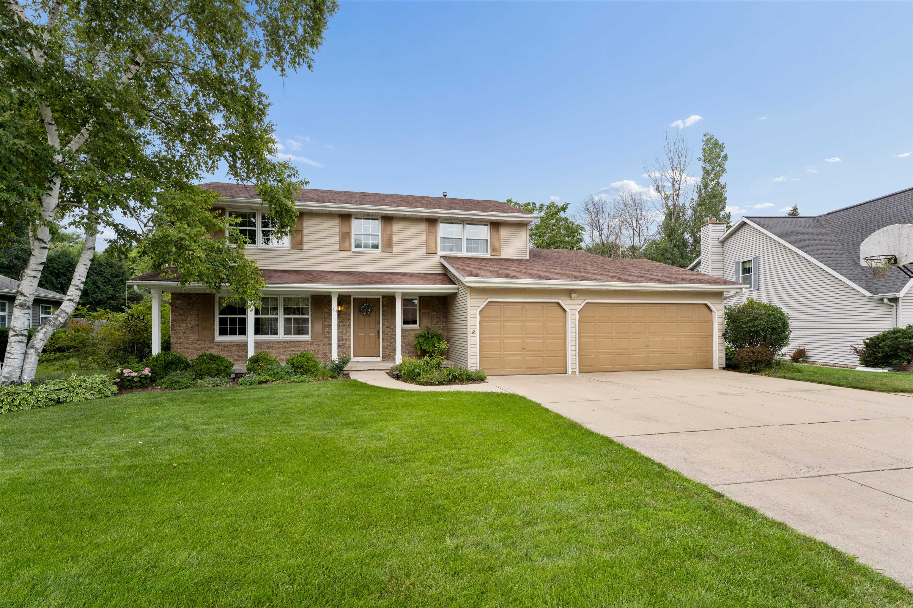 33 Pheasant Ct, Appleton, WI 54915