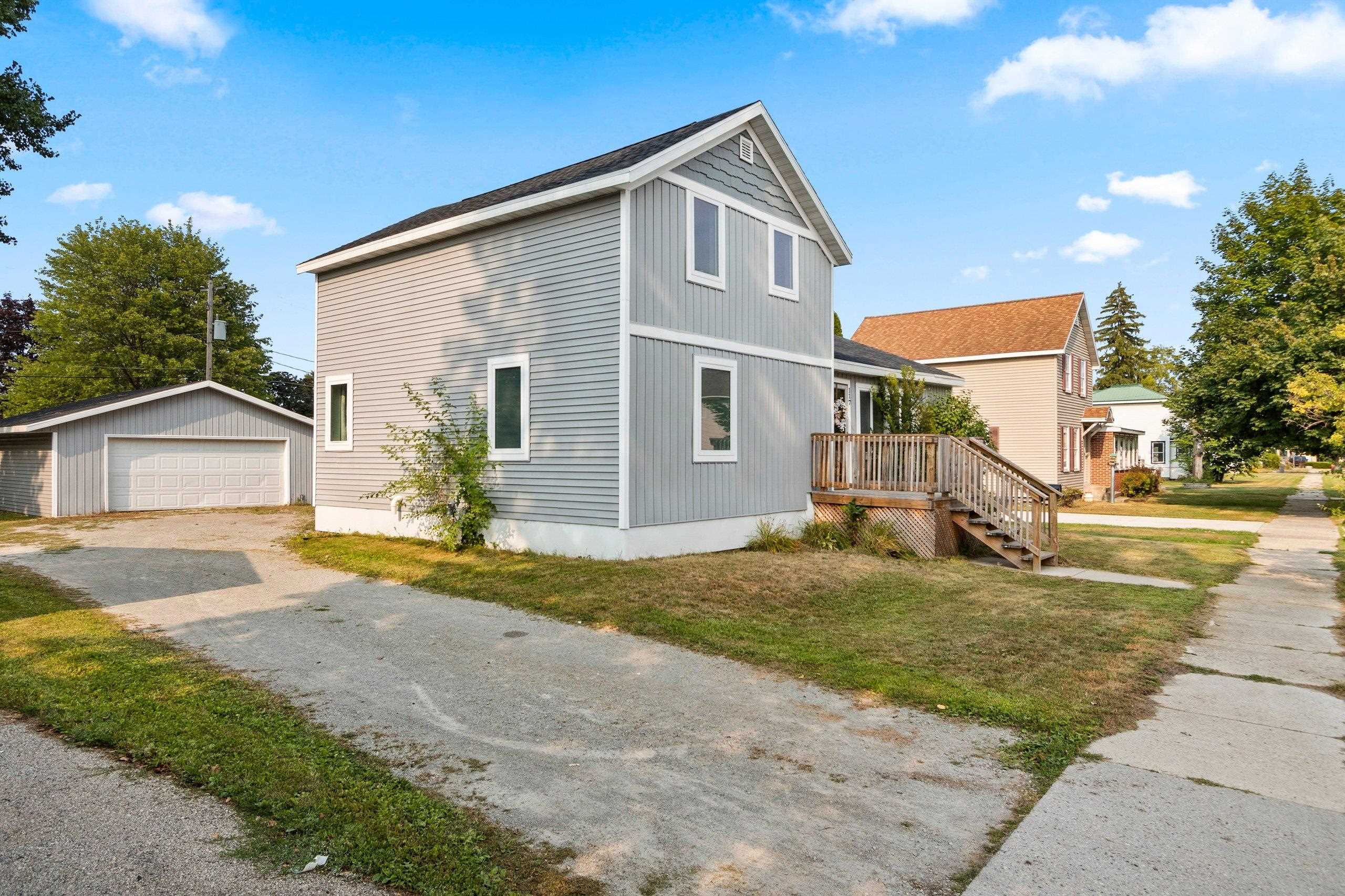 117 Adams St, Oconto, WI 54153-1624