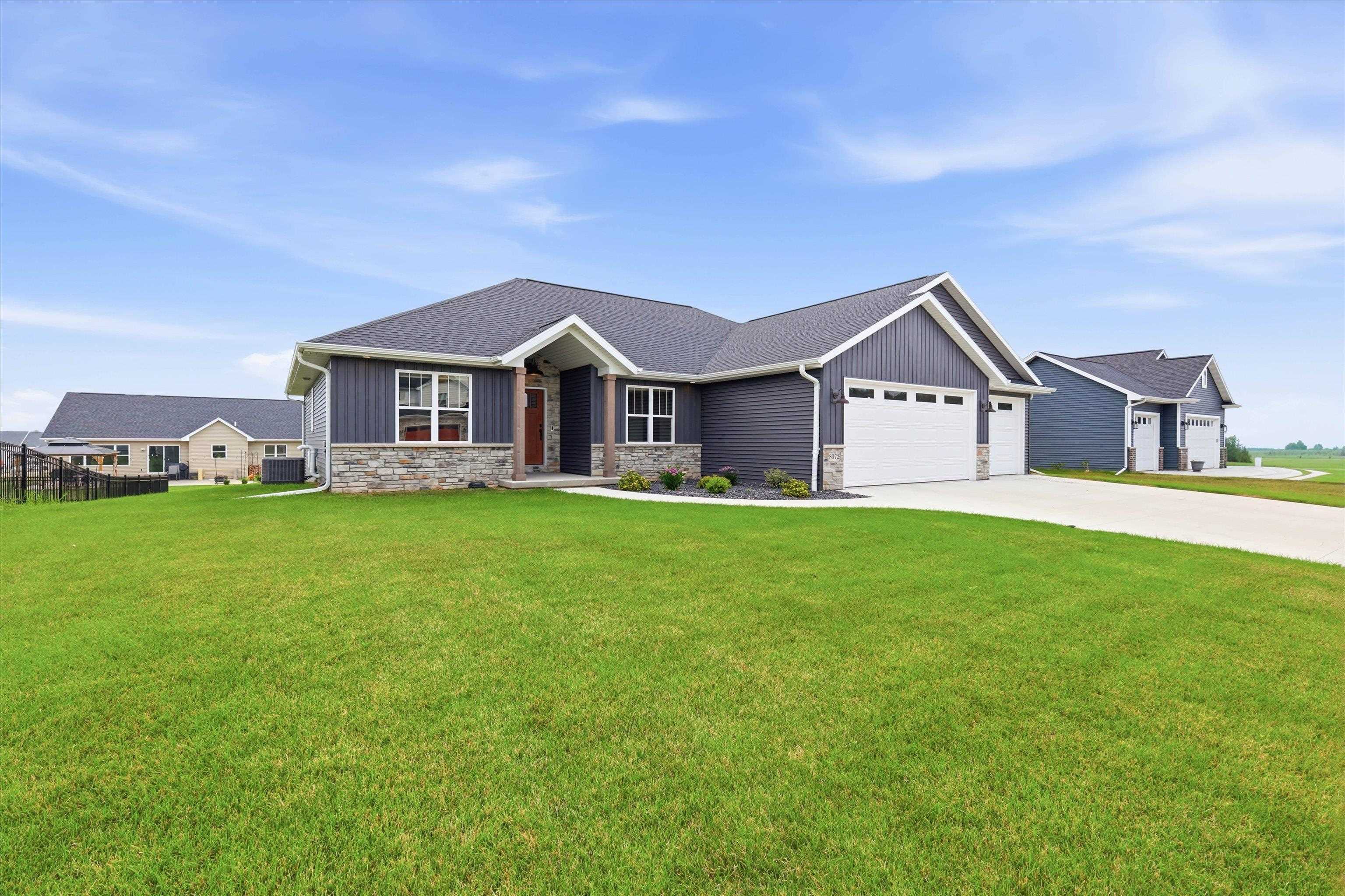 8372 St Norbert Dr, Neenah, WI 54956