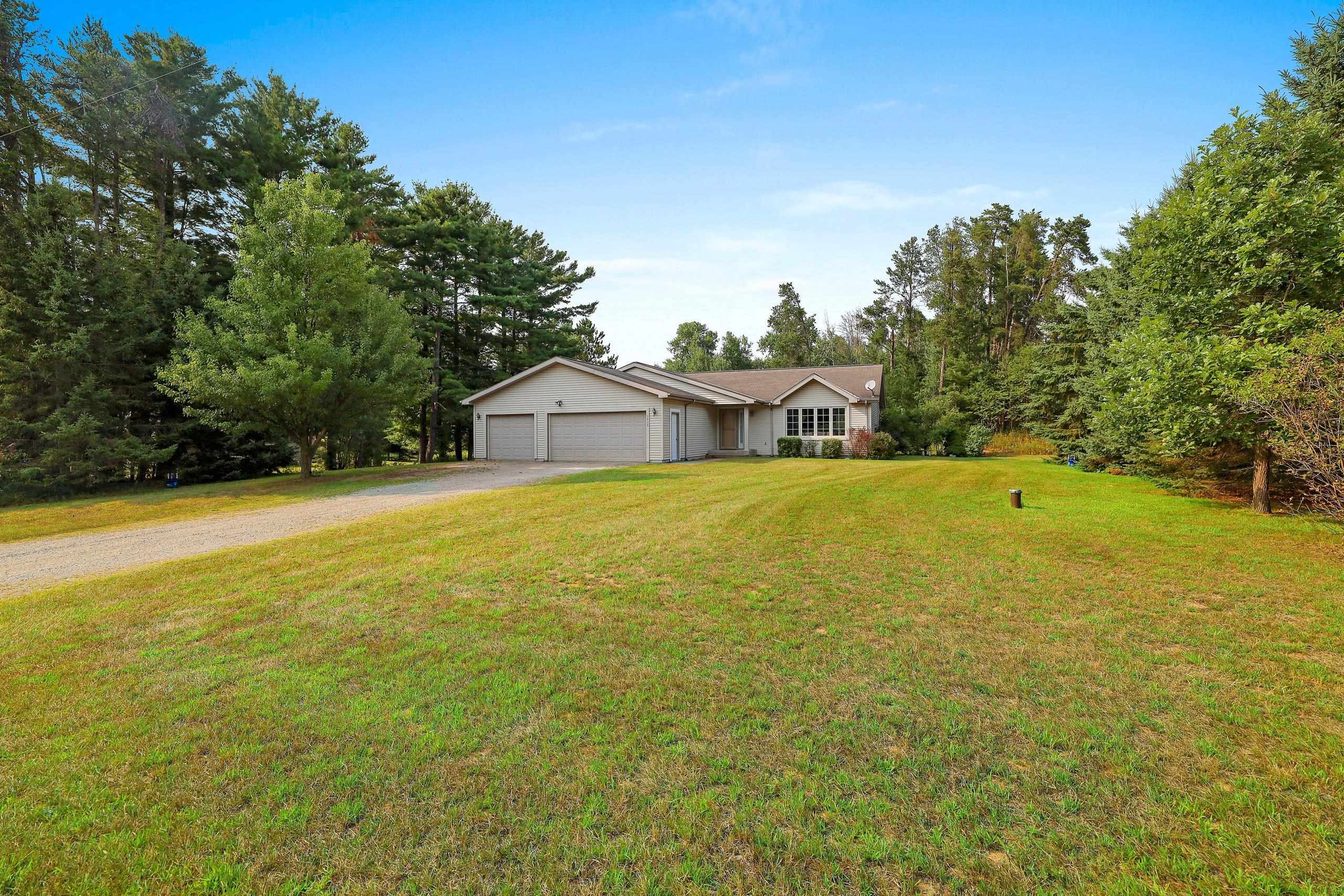 5808 Lade Beach Rd, Little Suamico, WI 54141