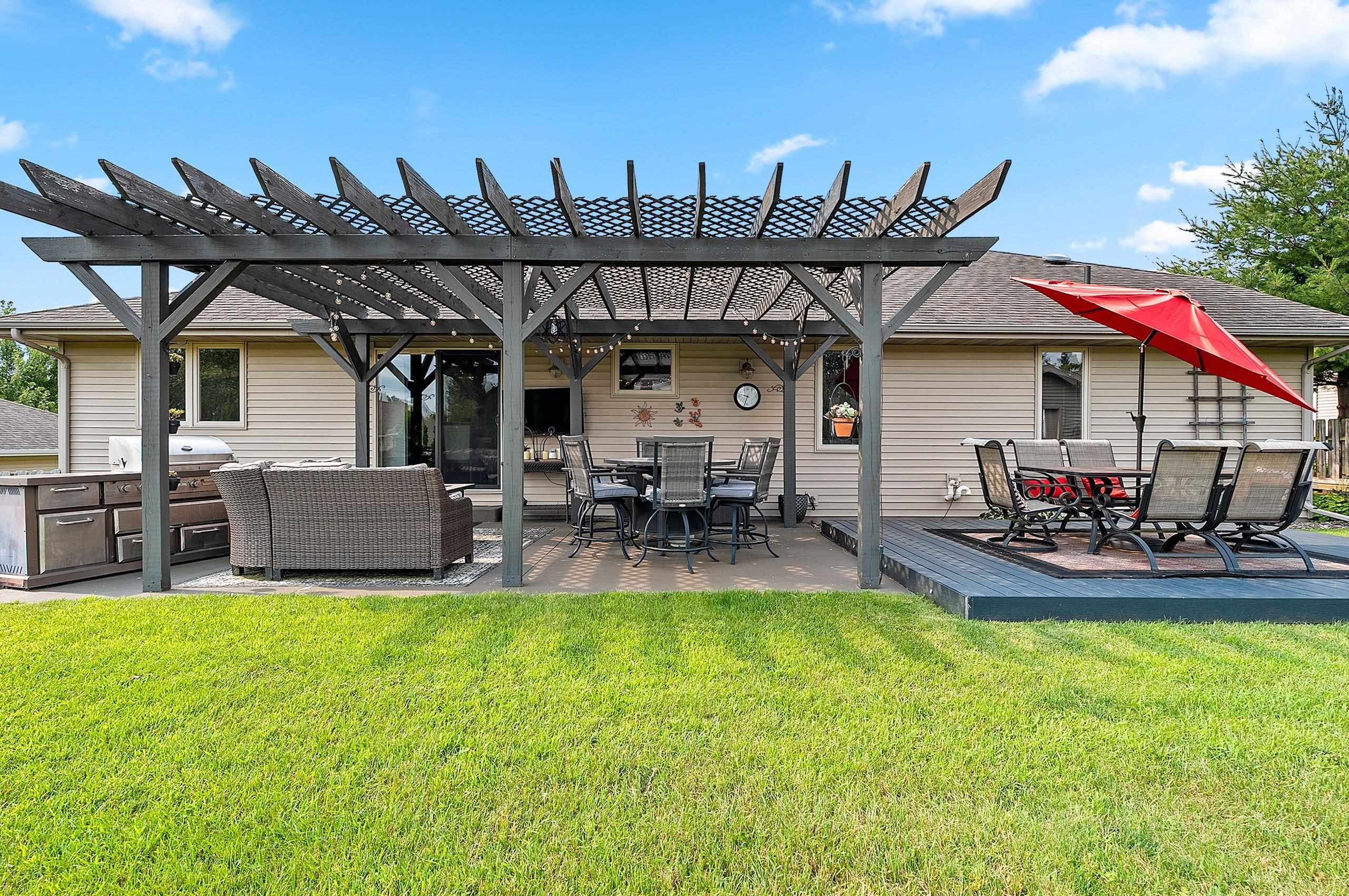 3182 Primrose Ln, Green Bay, WI 54313