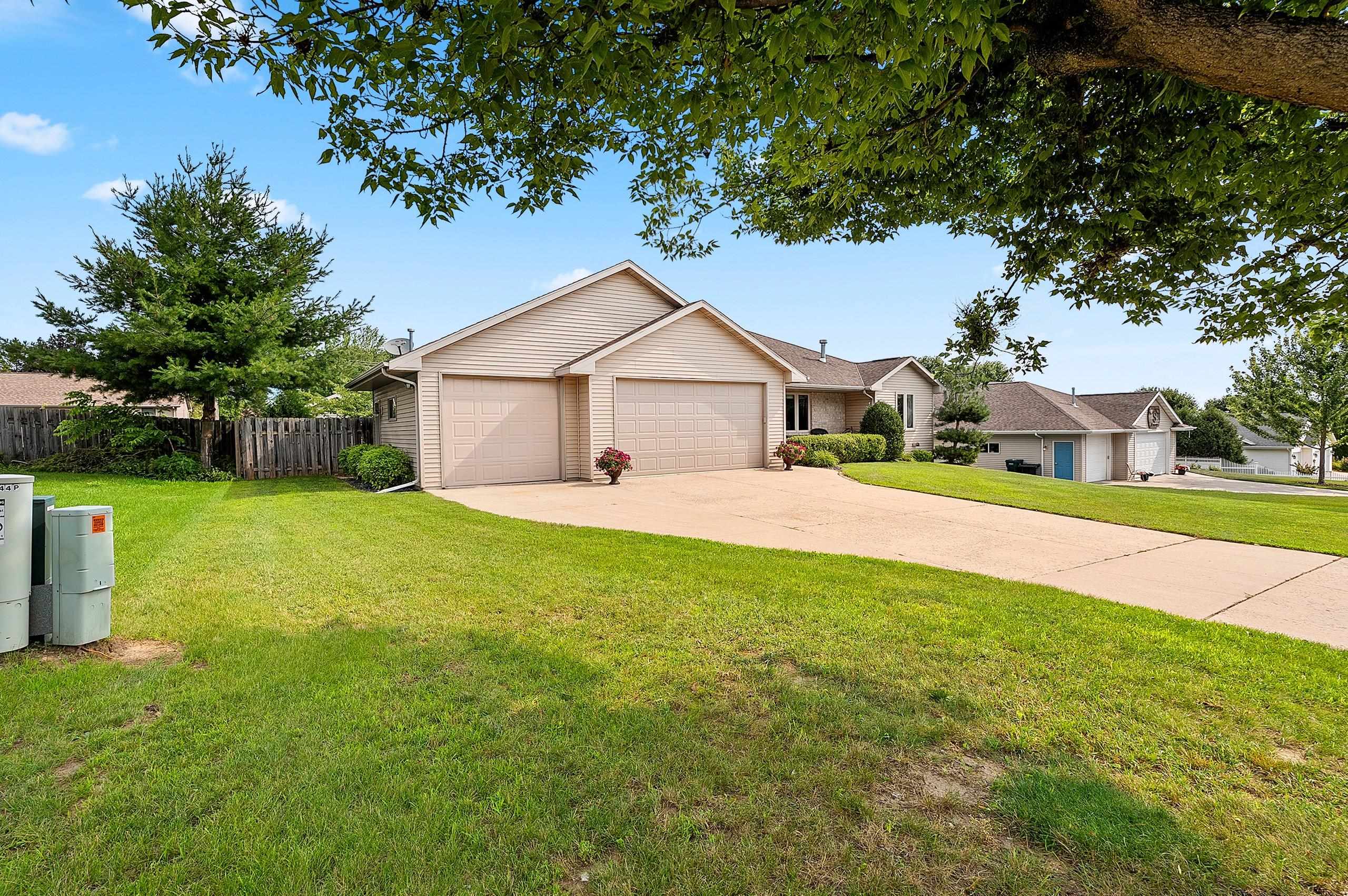 3182 Primrose Ln, Green Bay, WI 54313