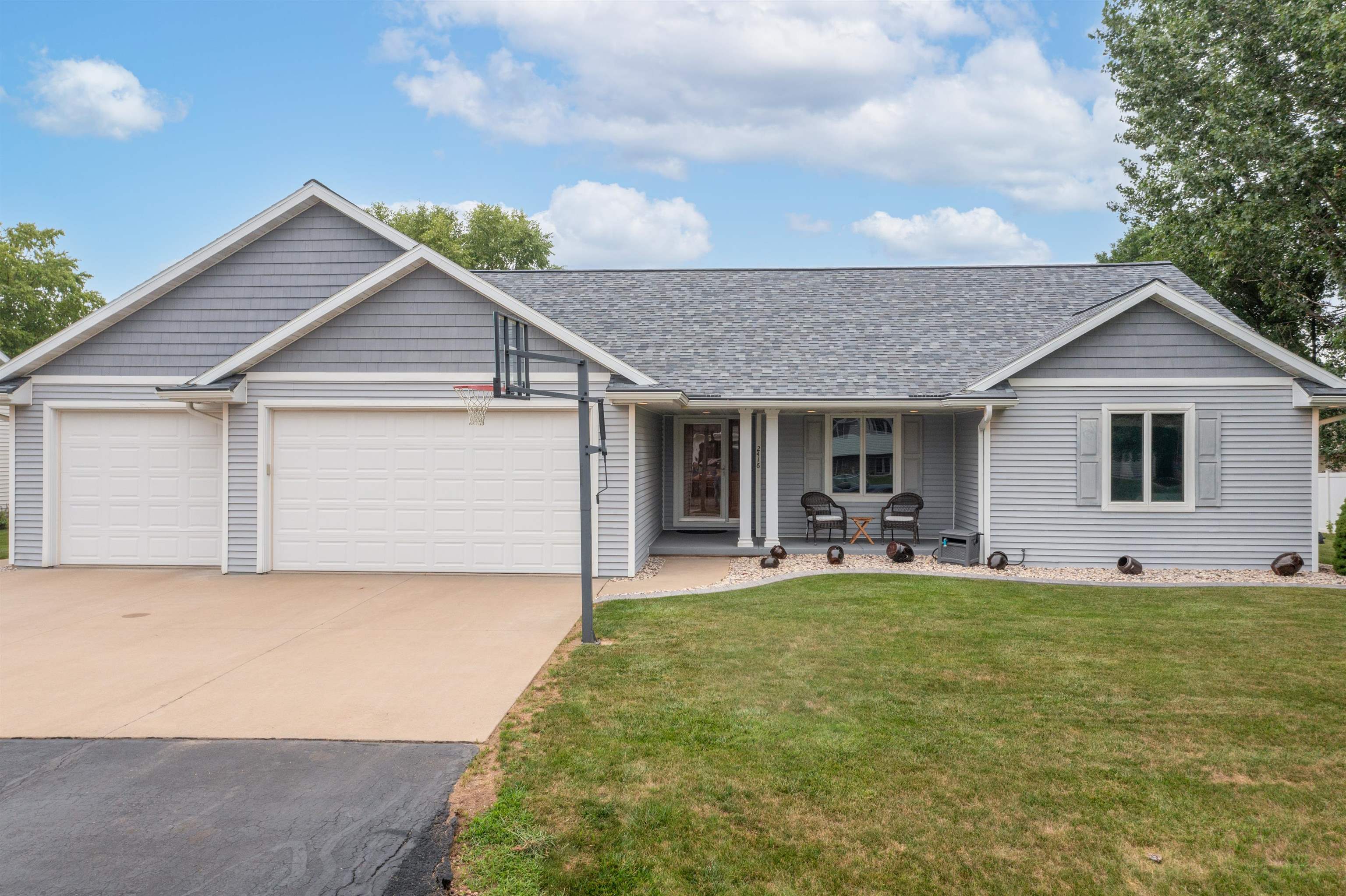 W2416 Snowberry Dr, Appleton, WI 54915