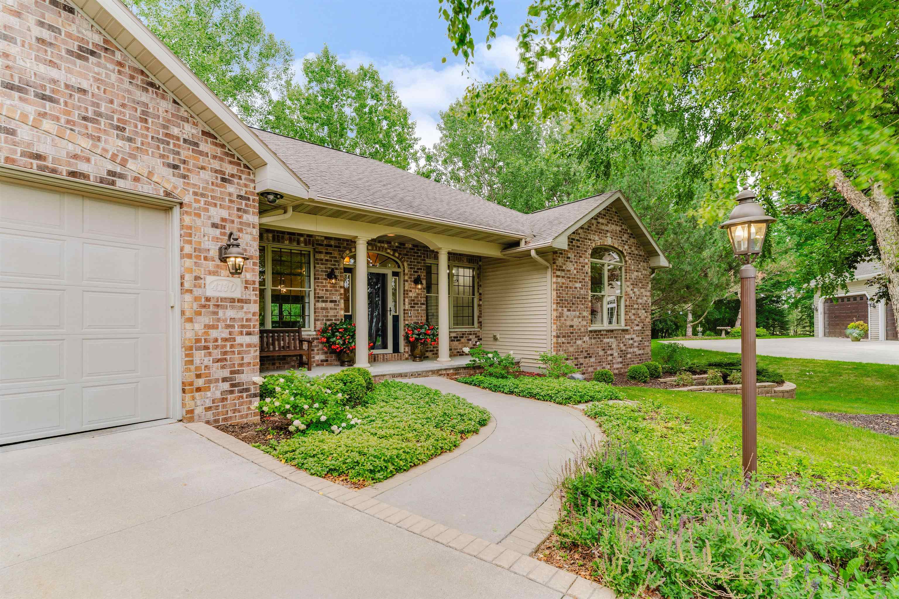 4130 Twilight Ct, Oshkosh, WI 54904