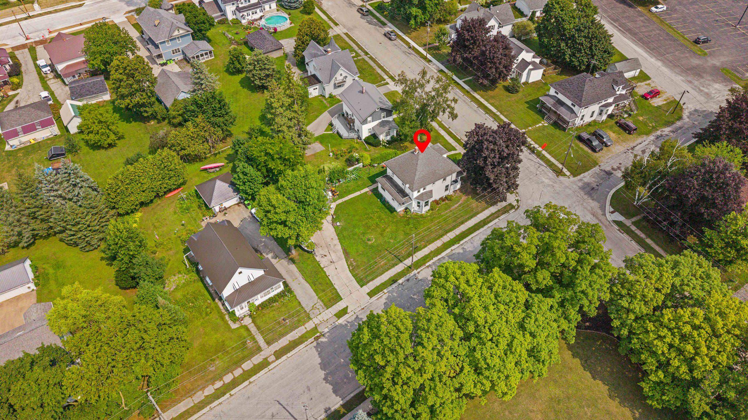 125 S Garden Ave, Gillett, WI 54124