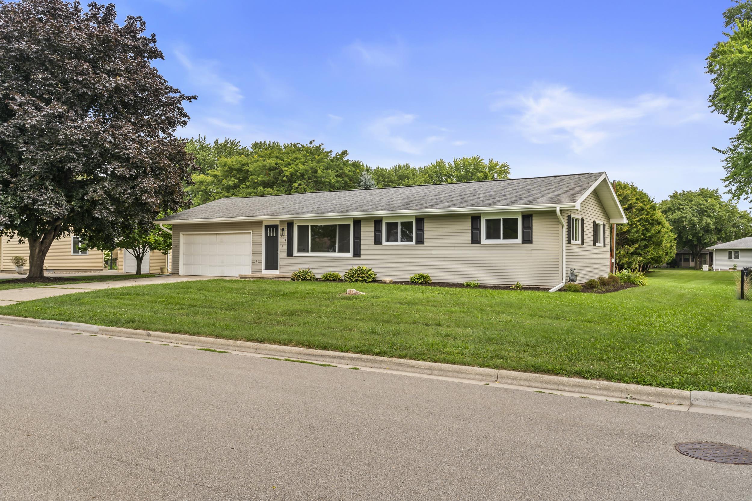 209 N 7th Ave, Winneconne, WI 54986
