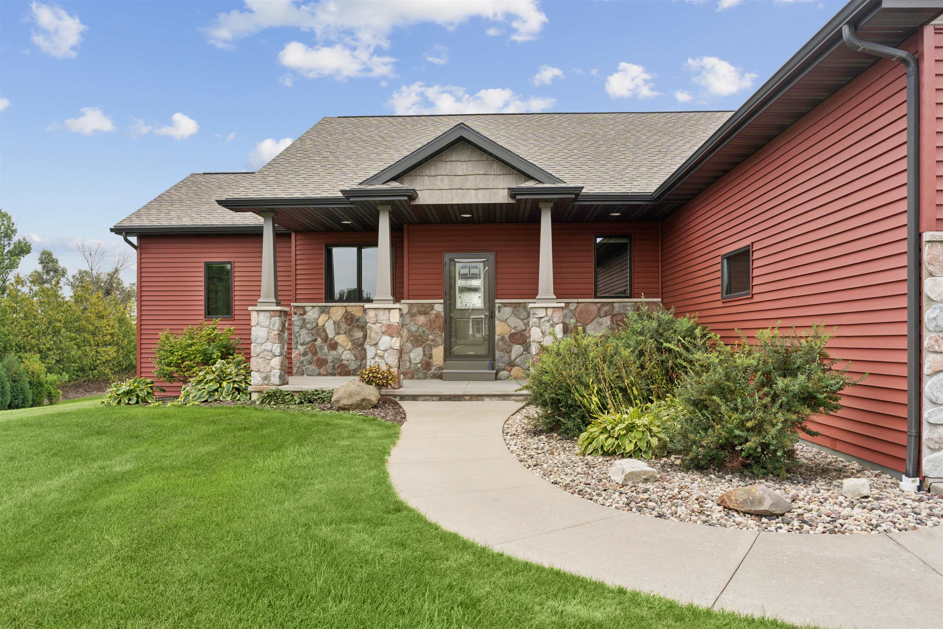 W5975 Autumn Hills Pw, Appleton, WI 54913
