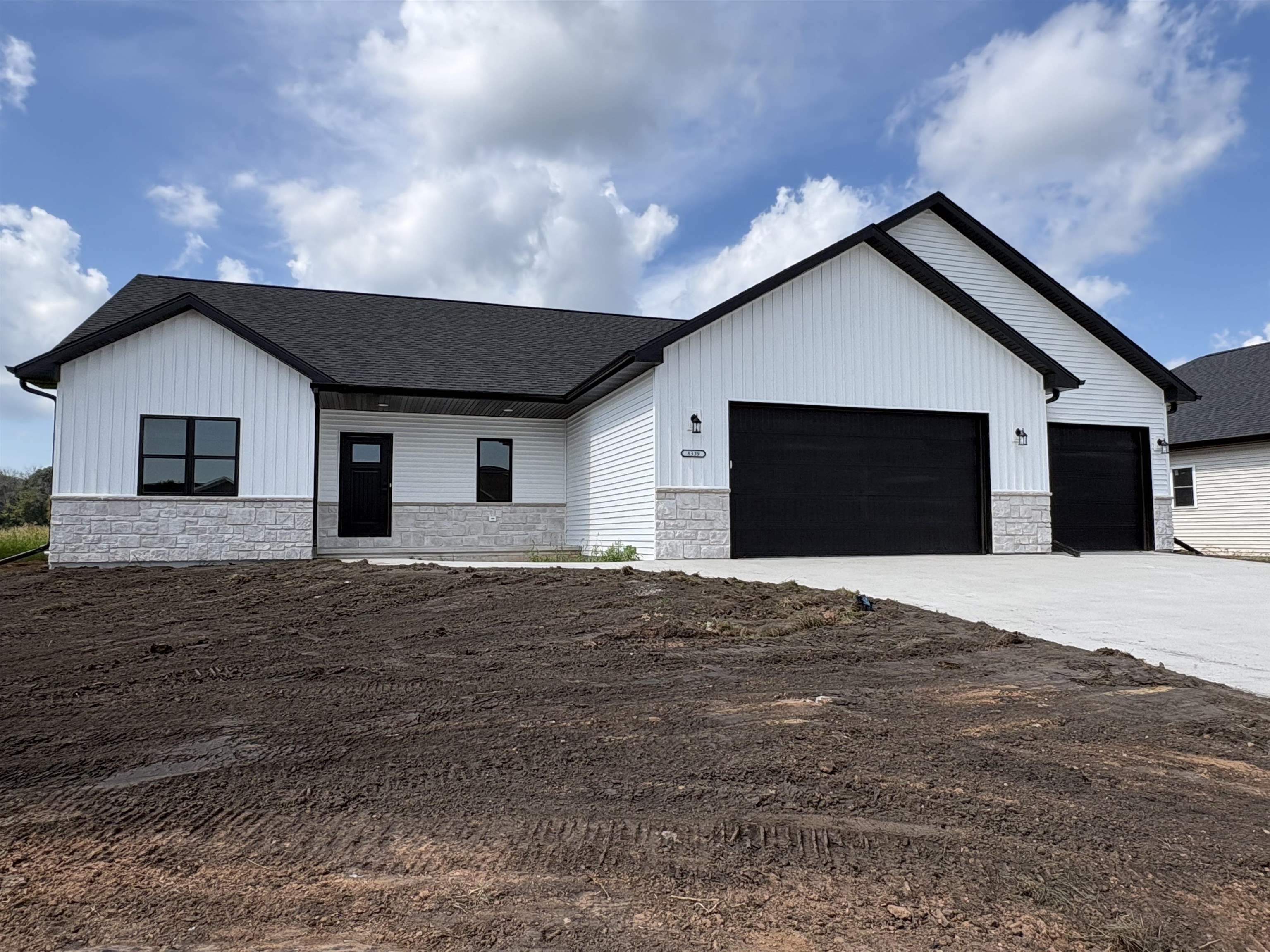 8339 Marlo Ave, Neenah, WI 54956