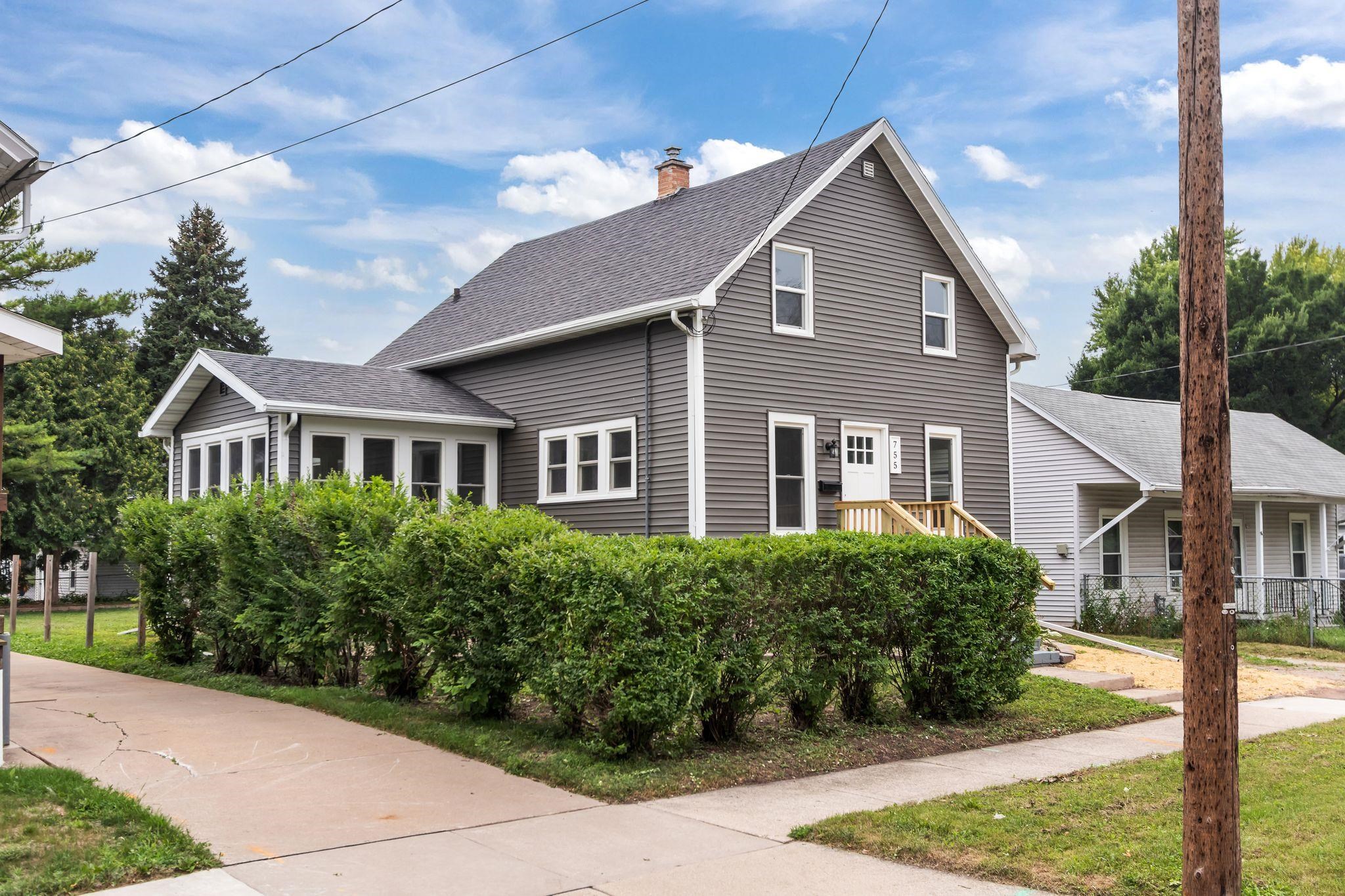 755 Oak St, Oshkosh, WI 54901