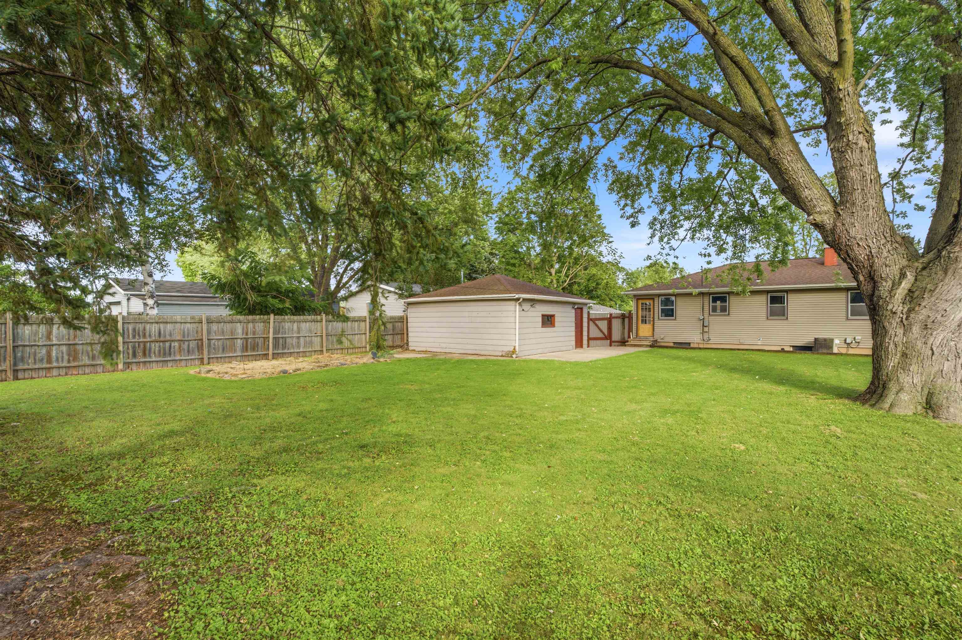 132 Blithe St, Green Bay, WI 54303