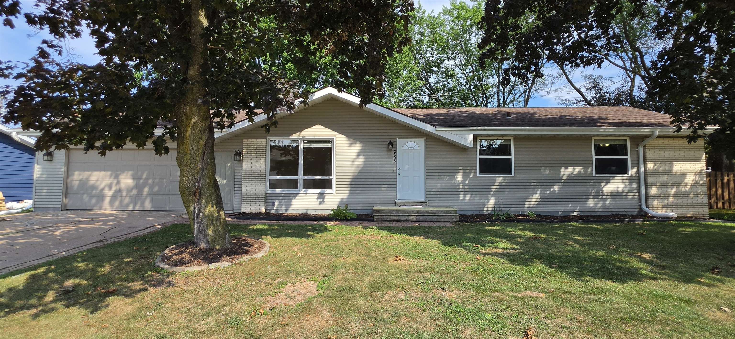 2208 N Linwood Ave, Appleton, WI 54914