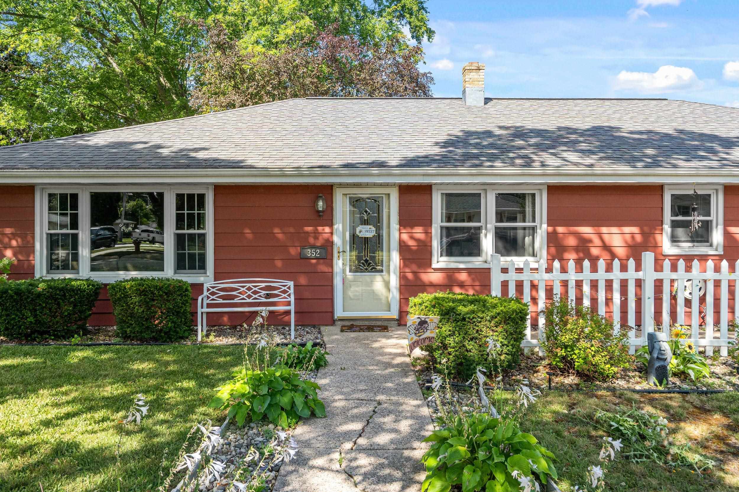 352 S James St, Kimberly, WI 54136
