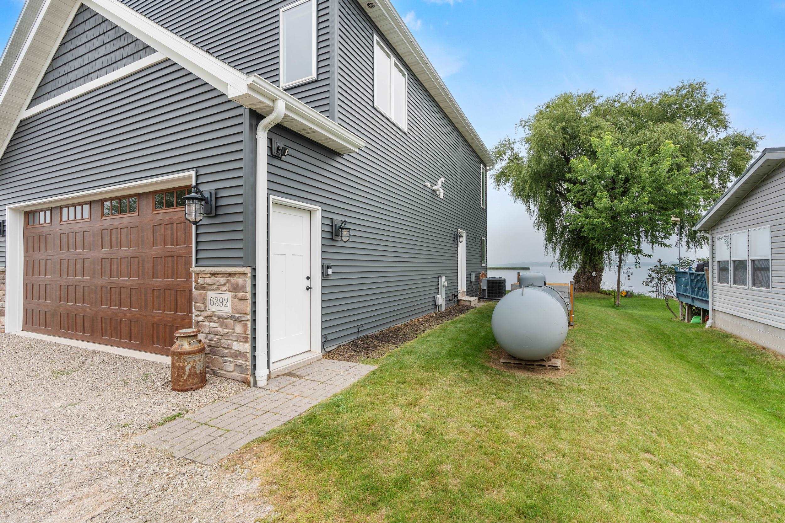 6392 Lakeshore Rd, Winneconne, WI 54986