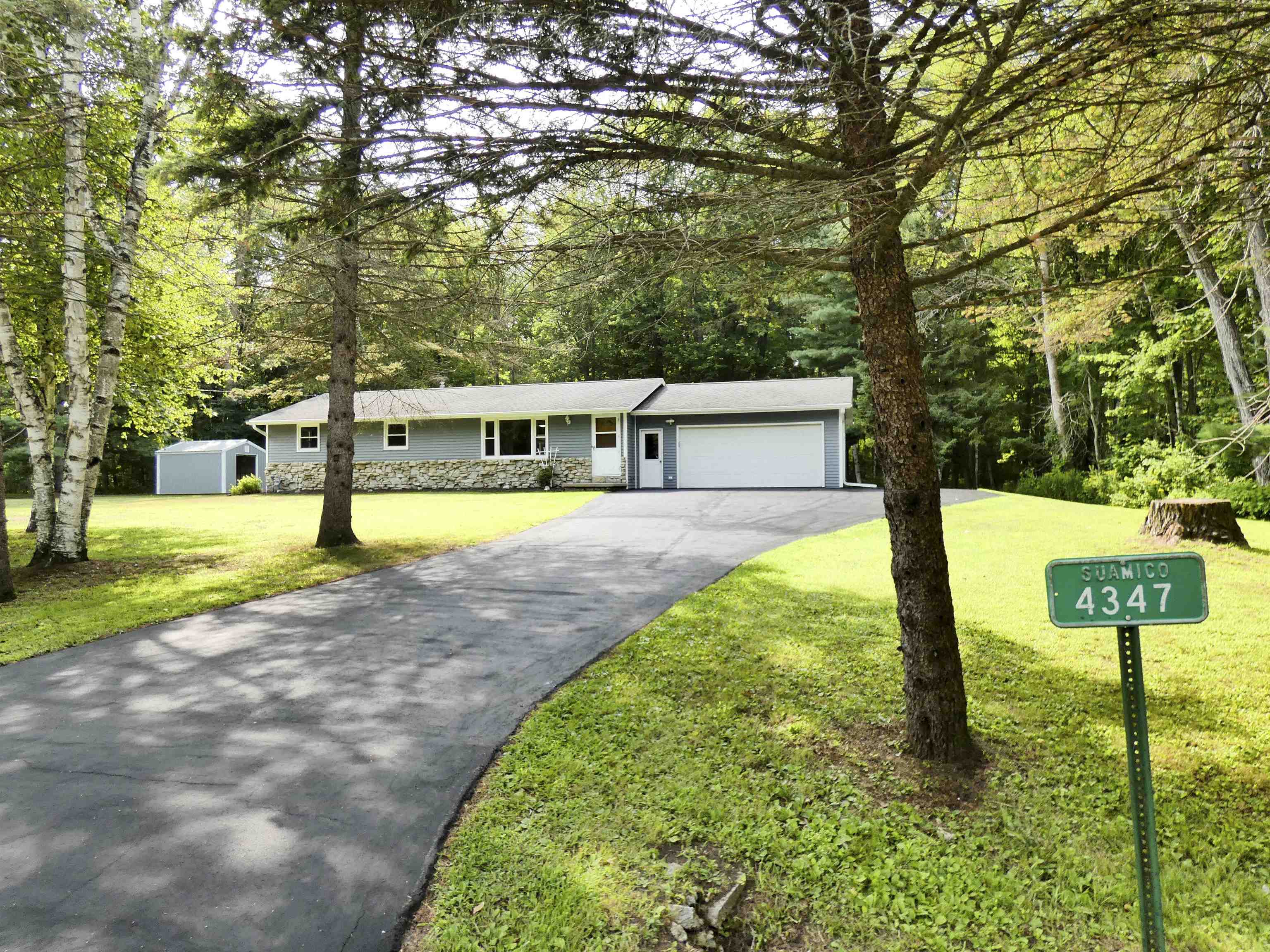 4347 Sandy Ln, Suamico, WI 54173