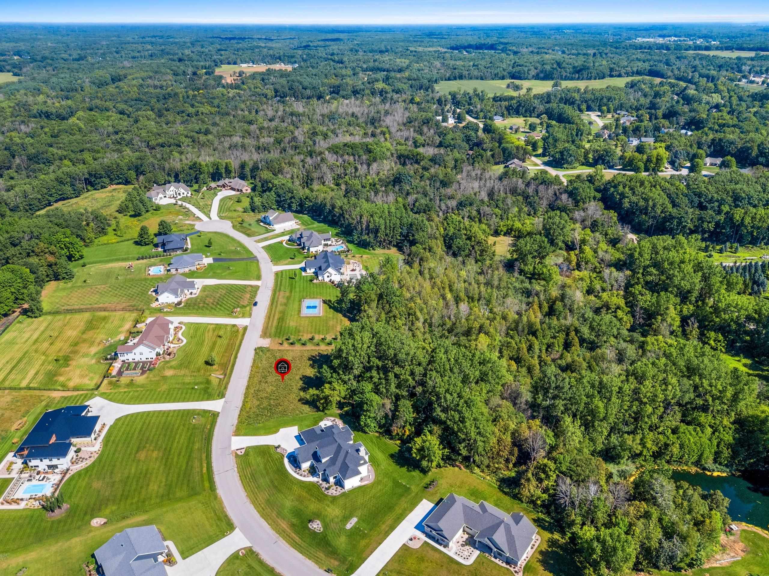 2520 Breezeway Bluff Ct, Green Bay, WI 54313