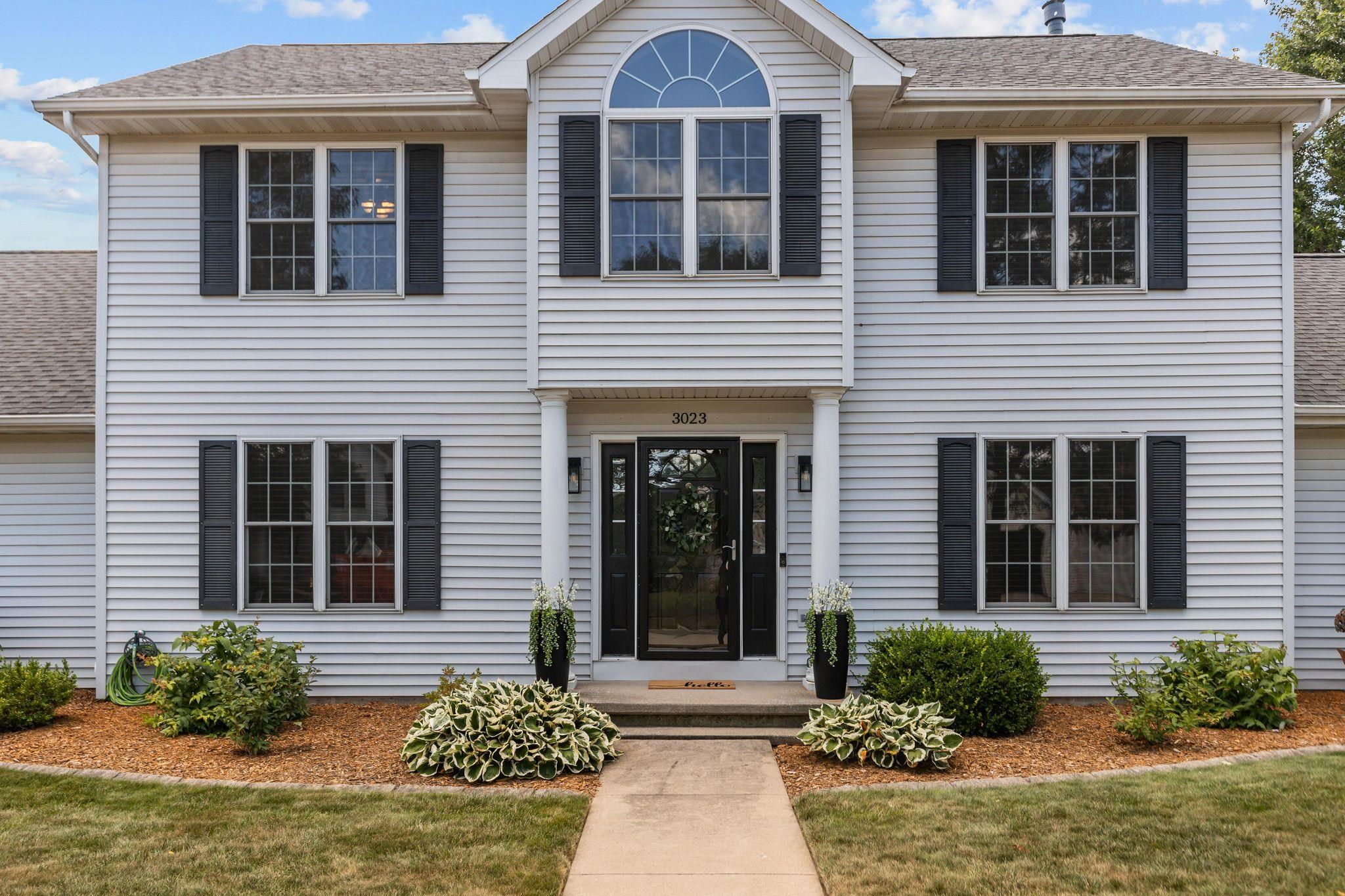 3023 E Greenleaf Dr, Appleton, WI 54913