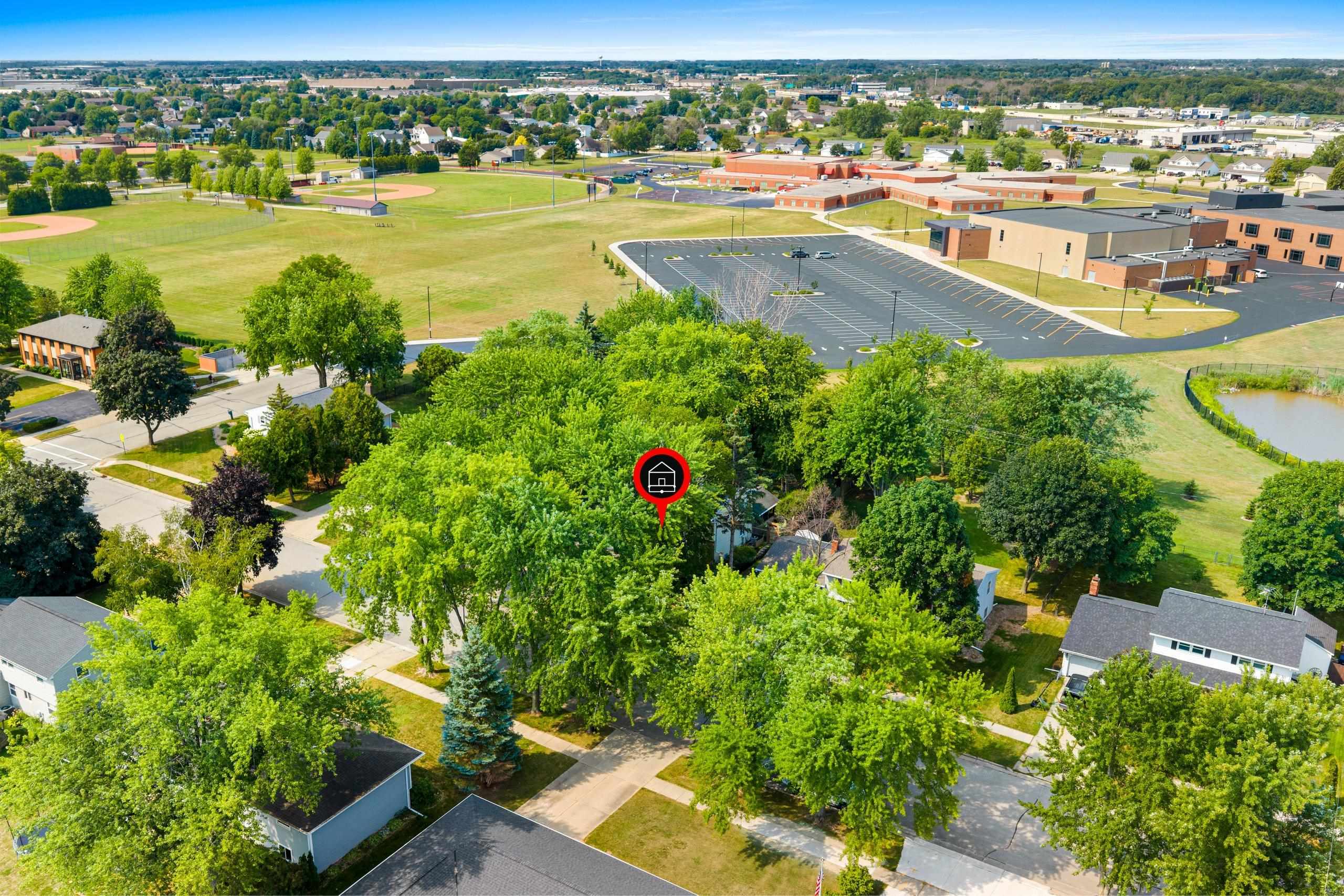 936 St Marys St, De Pere, WI 54115