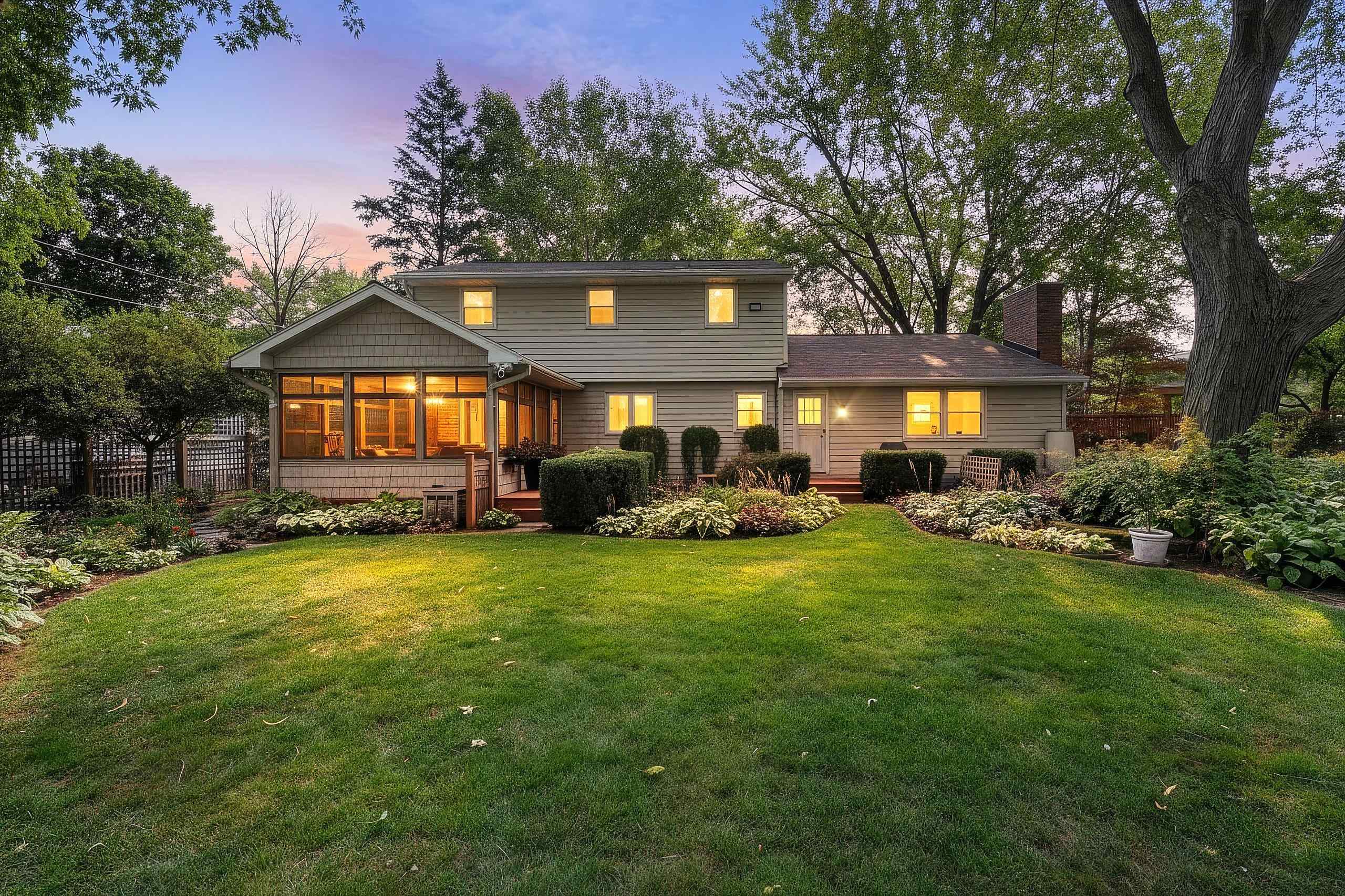 936 St Marys St, De Pere, WI 54115