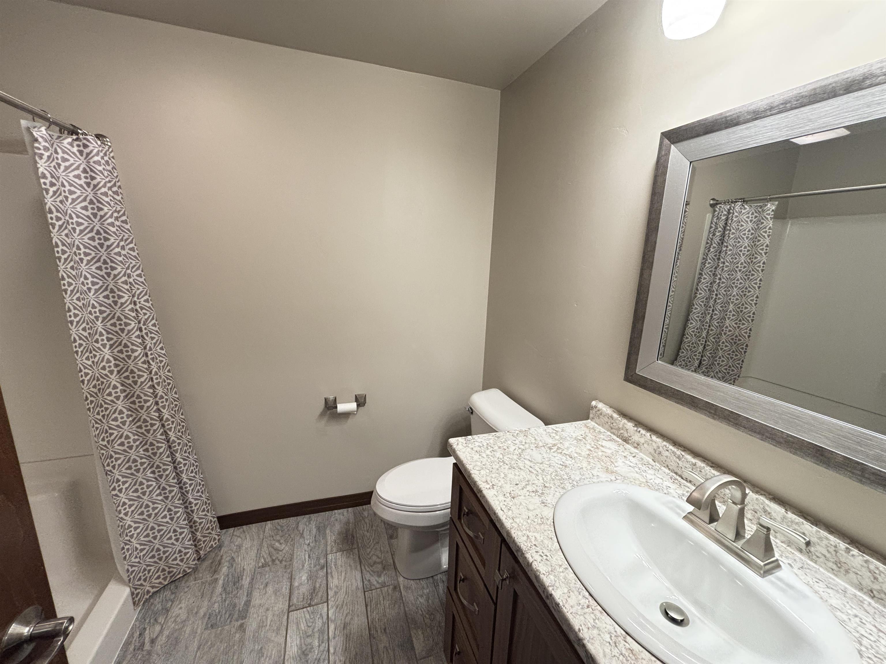 560 Superior Rd, Green Bay, WI 54311