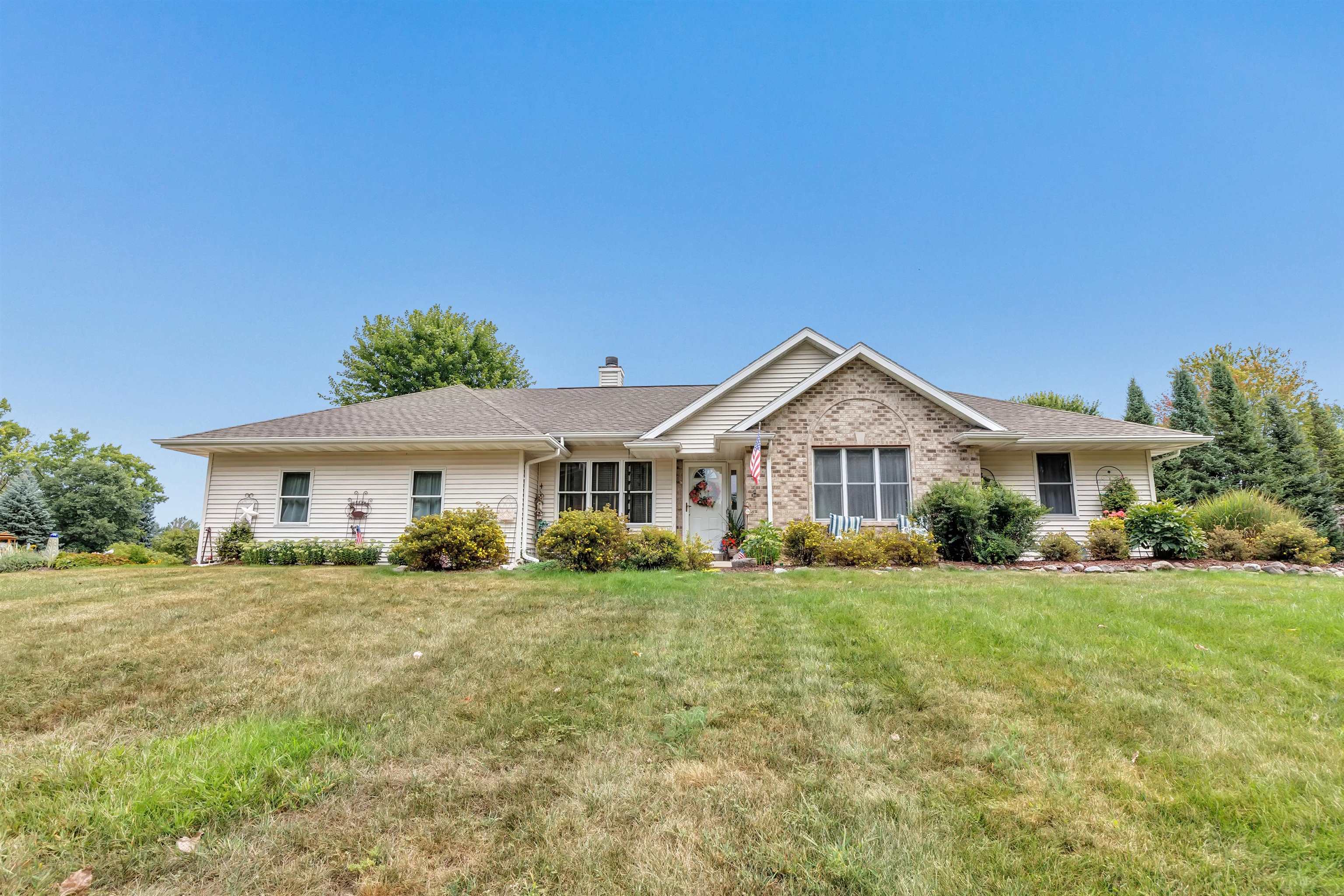1159 Inlet Dr, Suamico, WI 54173