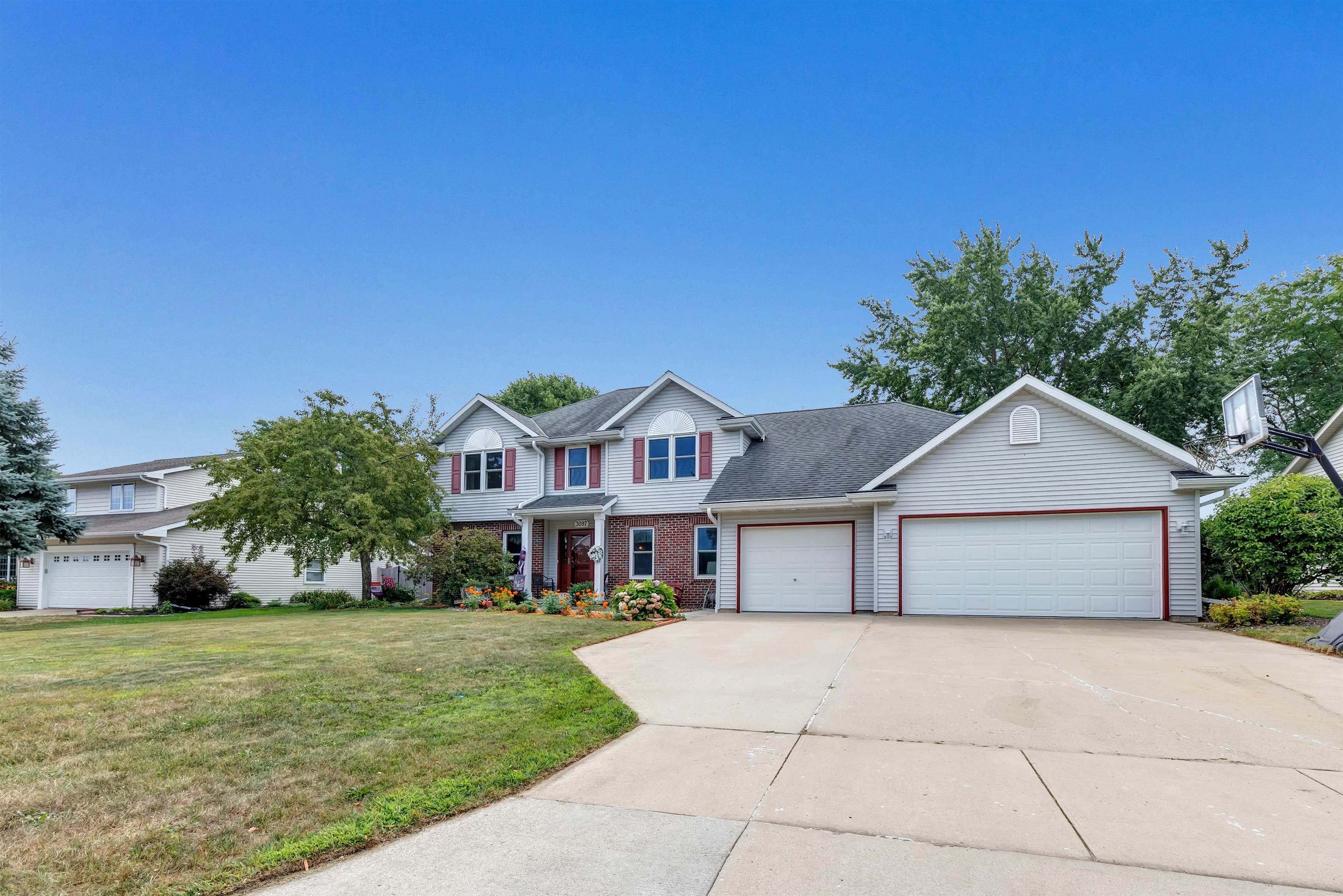 3097 Mercedes Dr, Green Bay, WI 54313