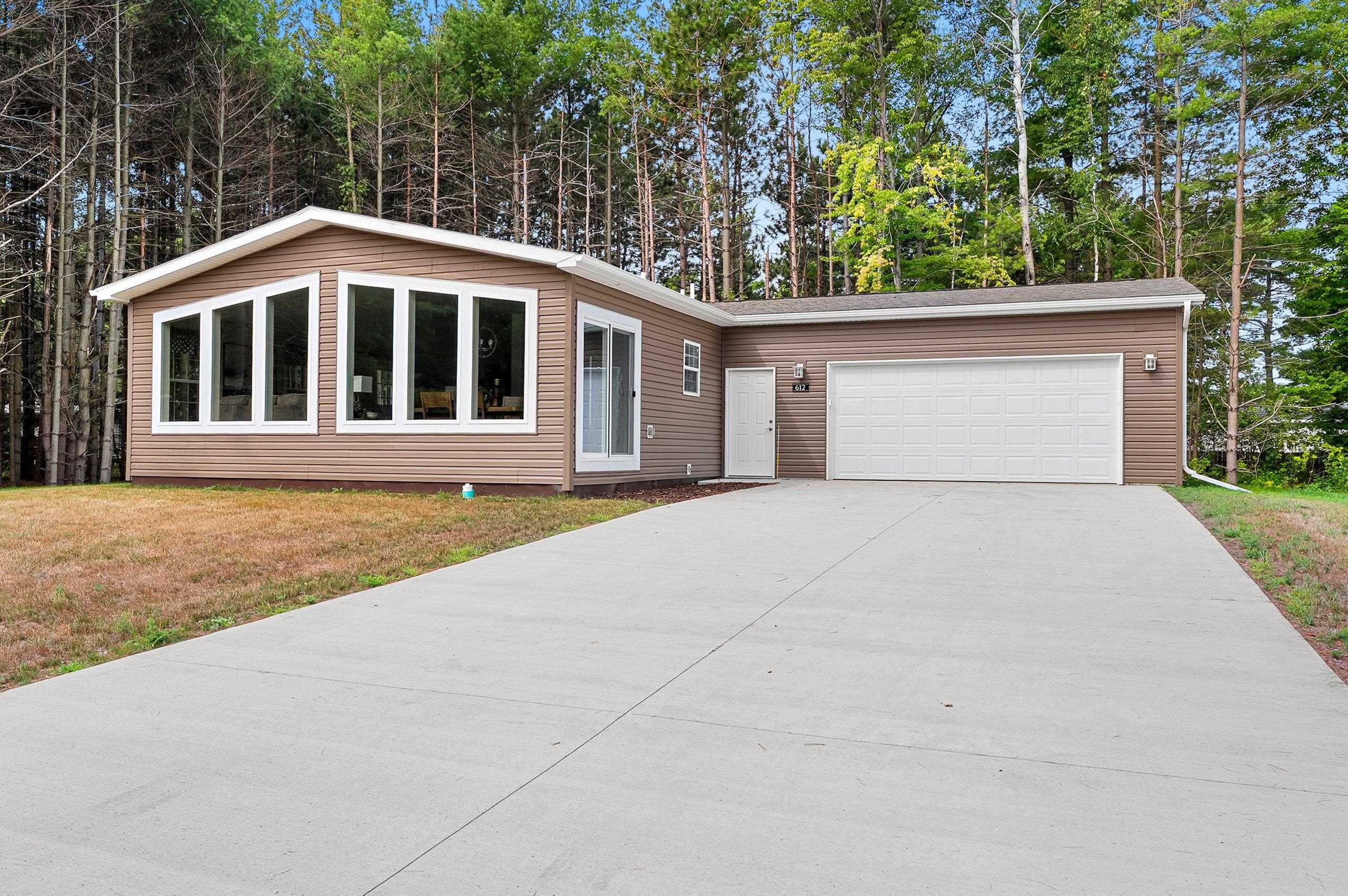 612 Allied Ct, Oconto, WI 54153