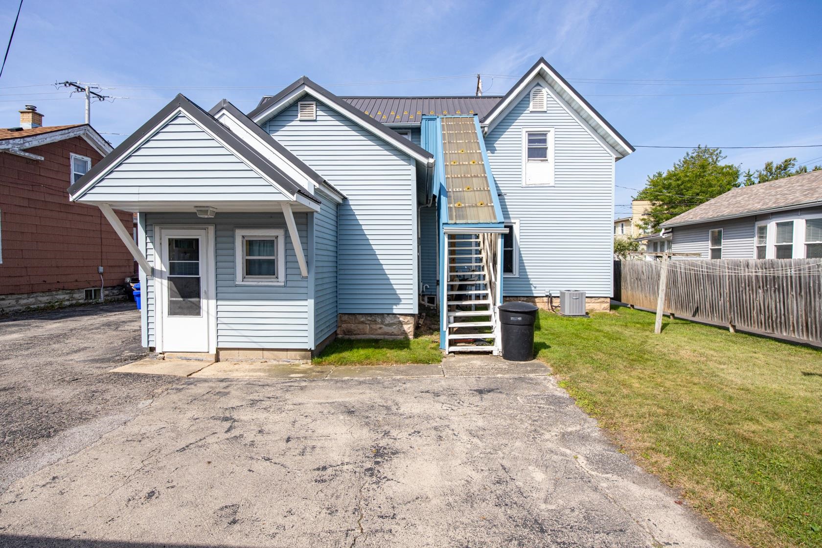 614 N Superior St, Appleton, WI 54911