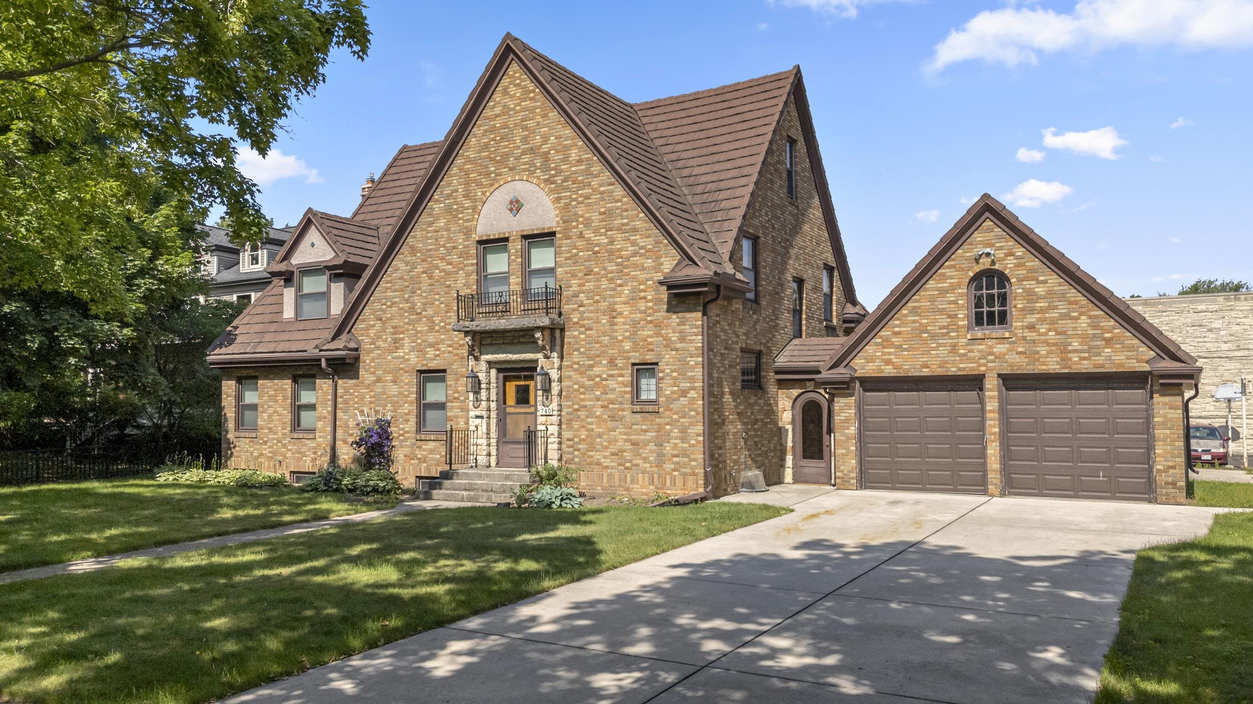 740 S Quincy St, Green Bay, WI 54301