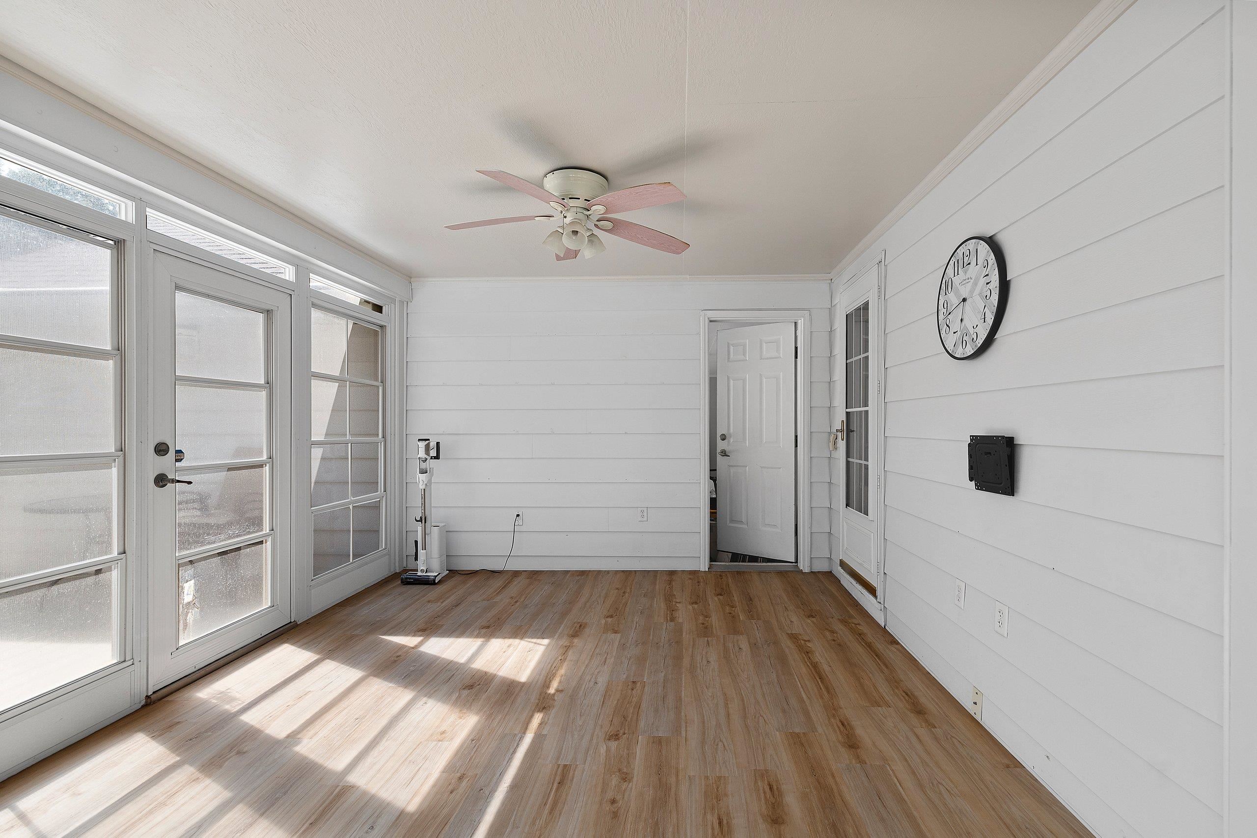 1153 Highview Ln, Green Bay, WI 54304