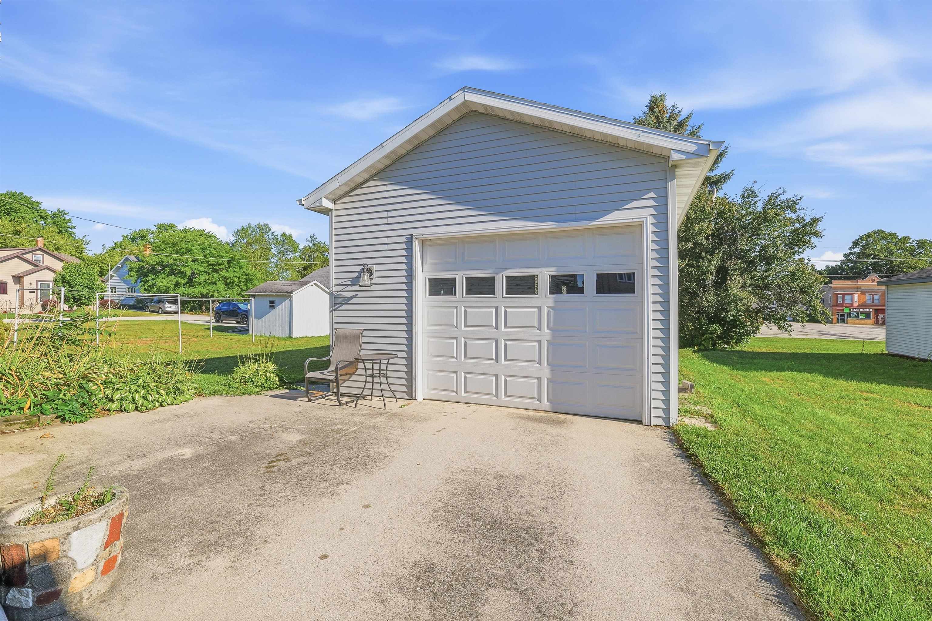 2024 Illinois Ave, New Holstein, WI 53061-1303