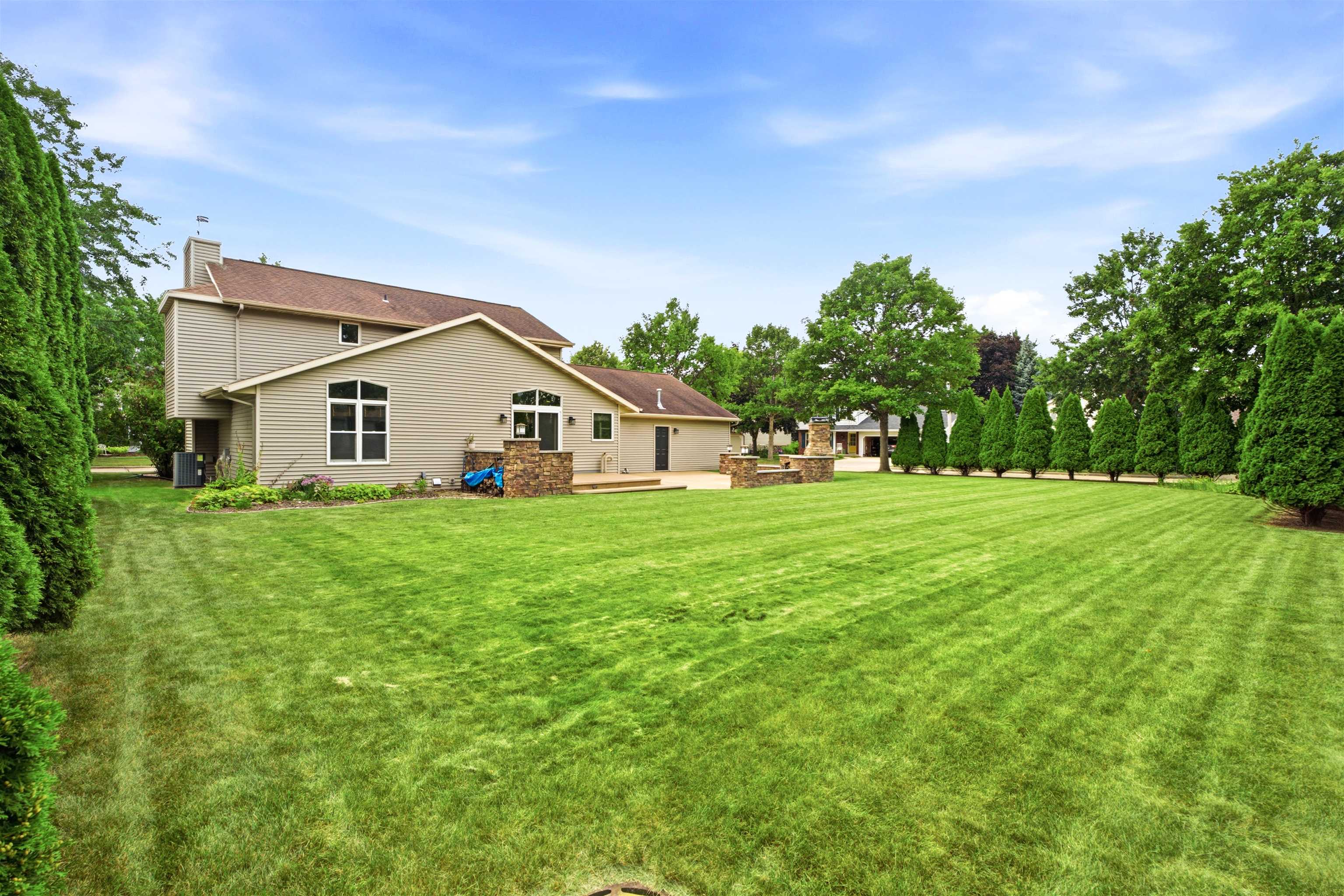 1502 E Cranberry Dr, Appleton, WI 54915