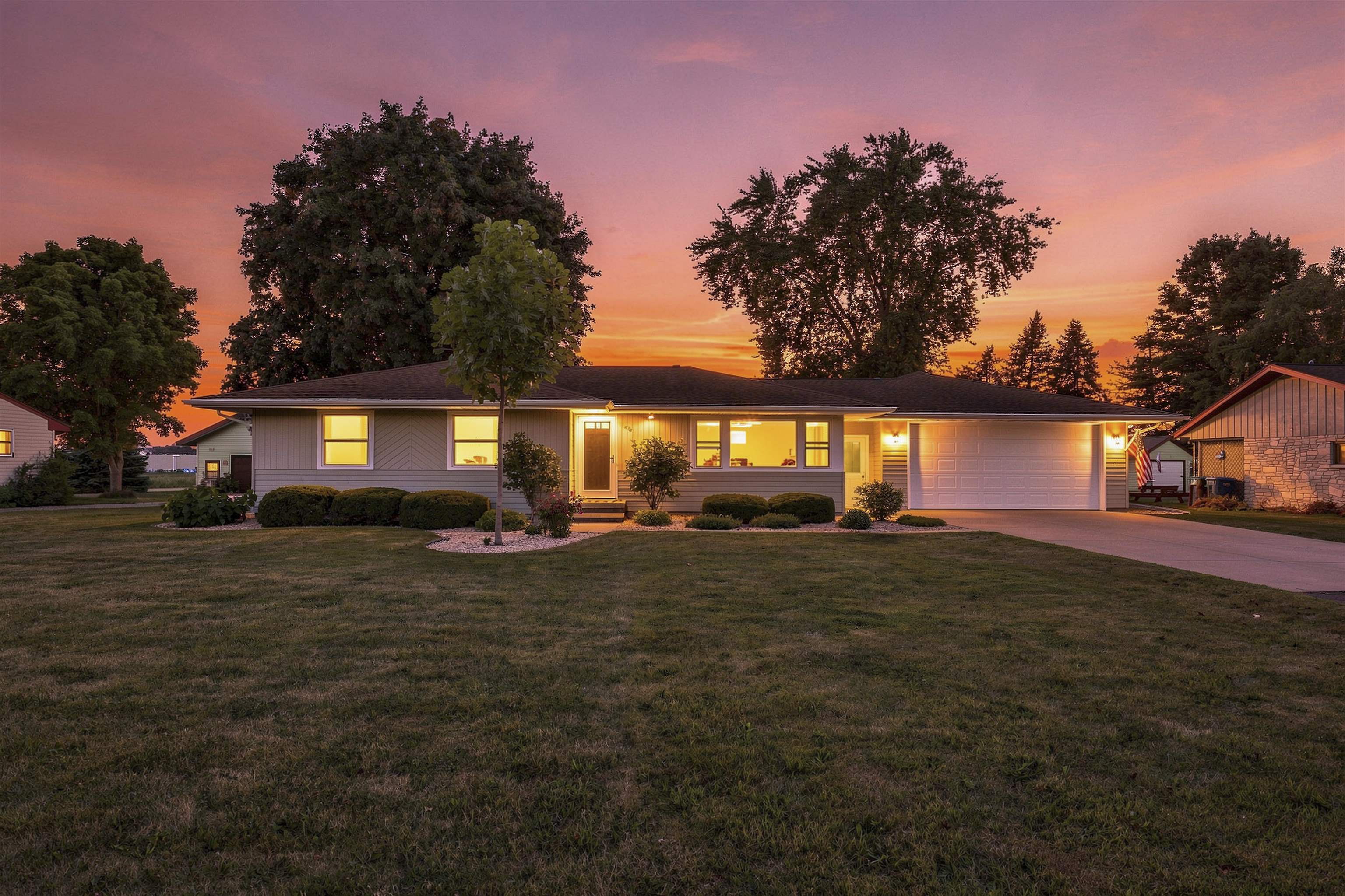 4521 W Capitol Dr, Appleton, WI 54913