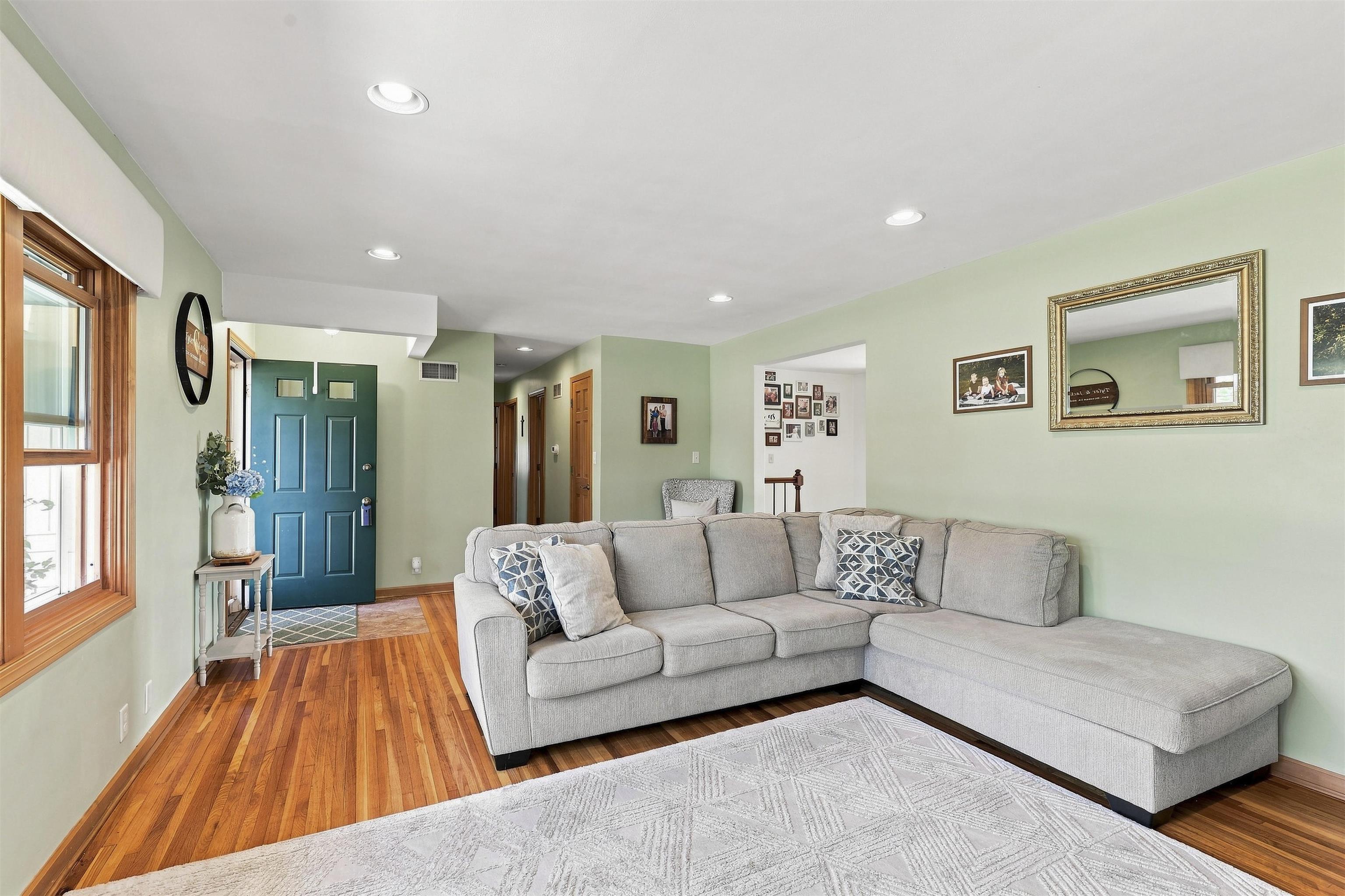 4521 W Capitol Dr, Appleton, WI 54913