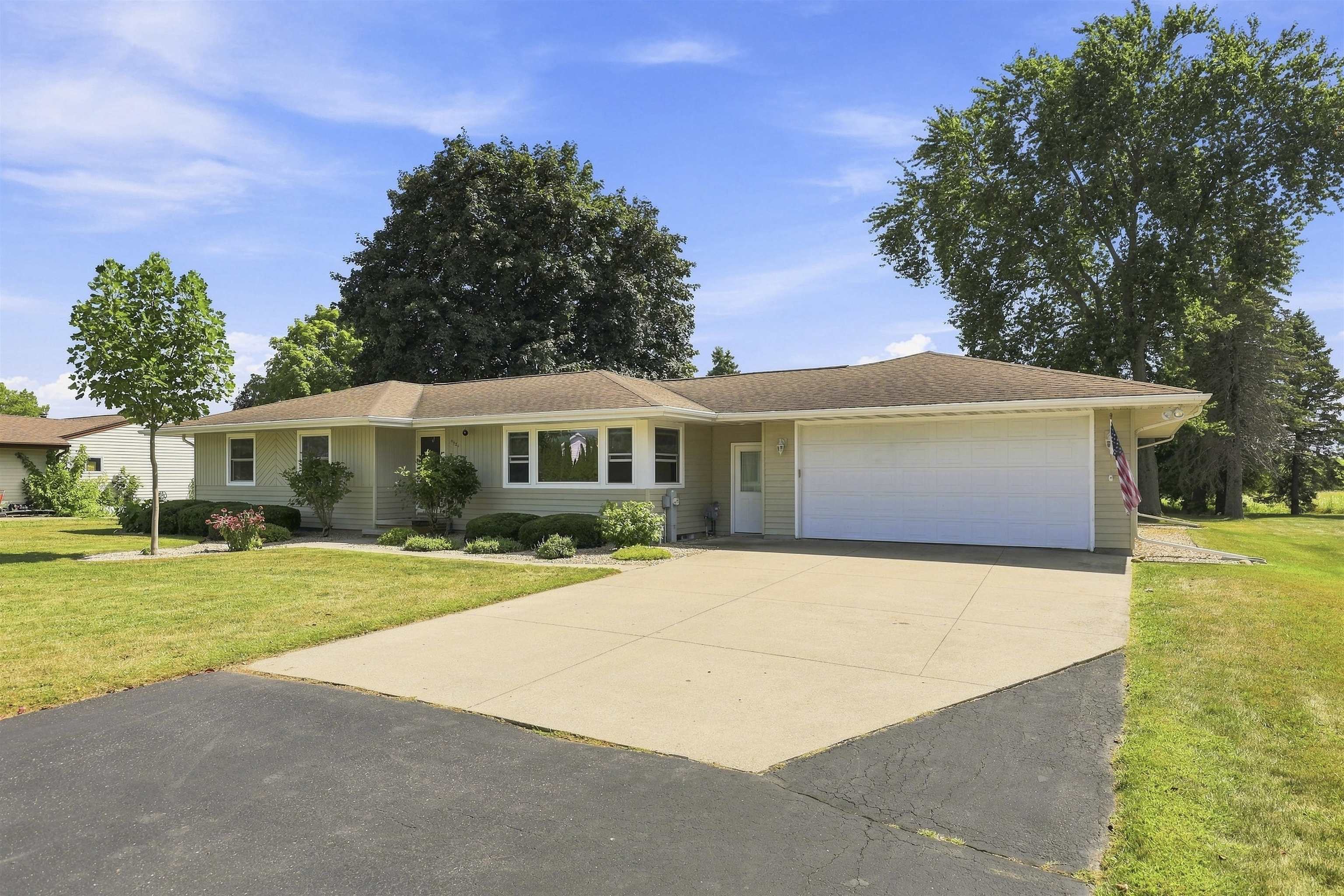 4521 W Capitol Dr, Appleton, WI 54913