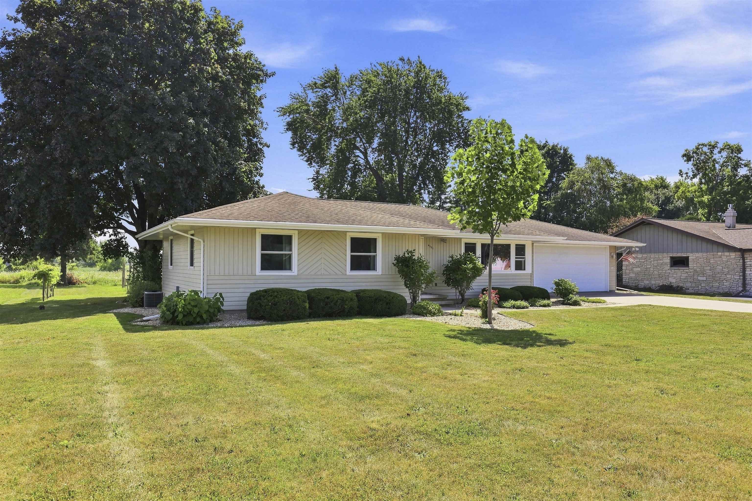 4521 W Capitol Dr, Appleton, WI 54913