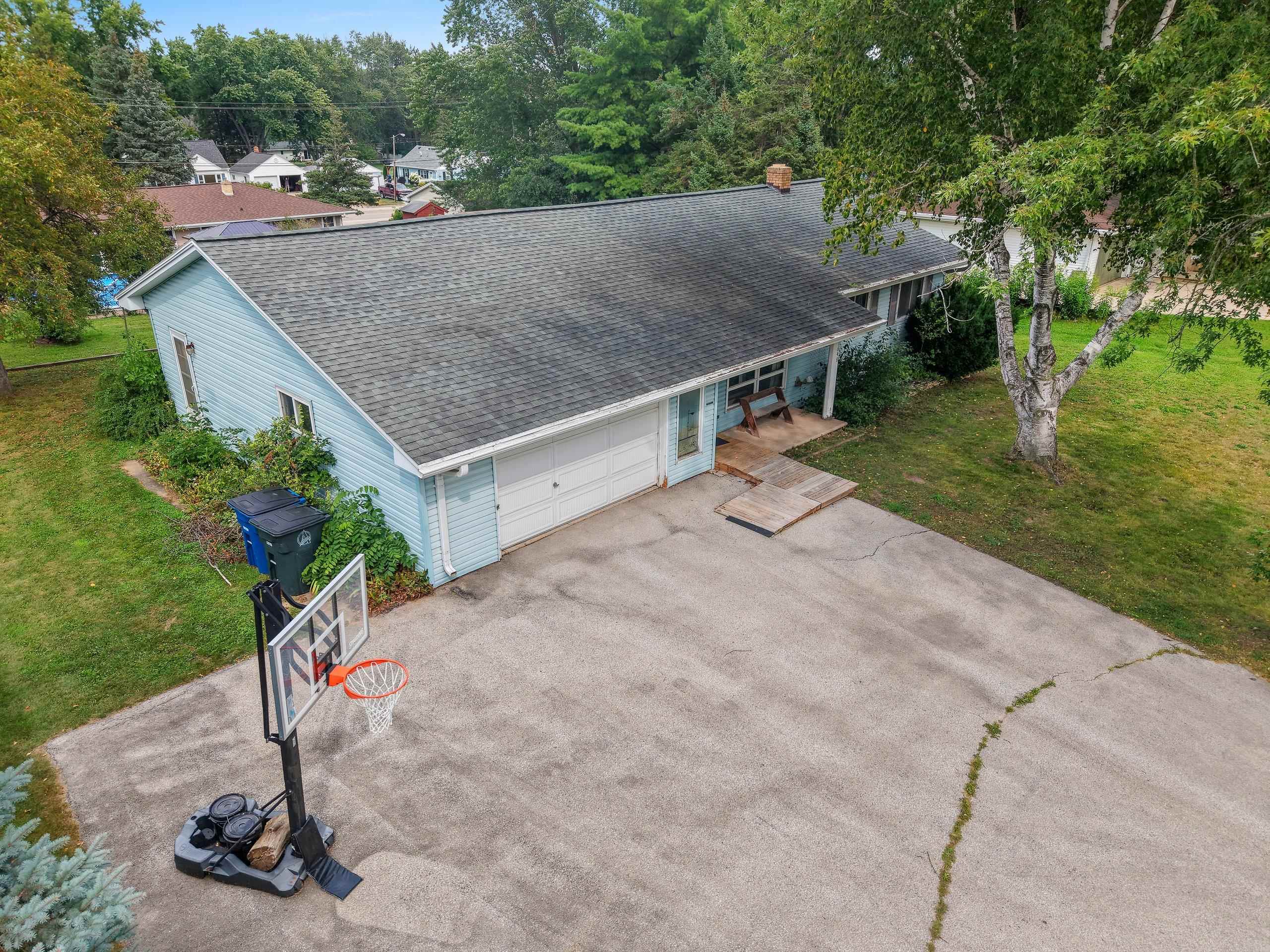 1648 View Ln, Green Bay, WI 54313
