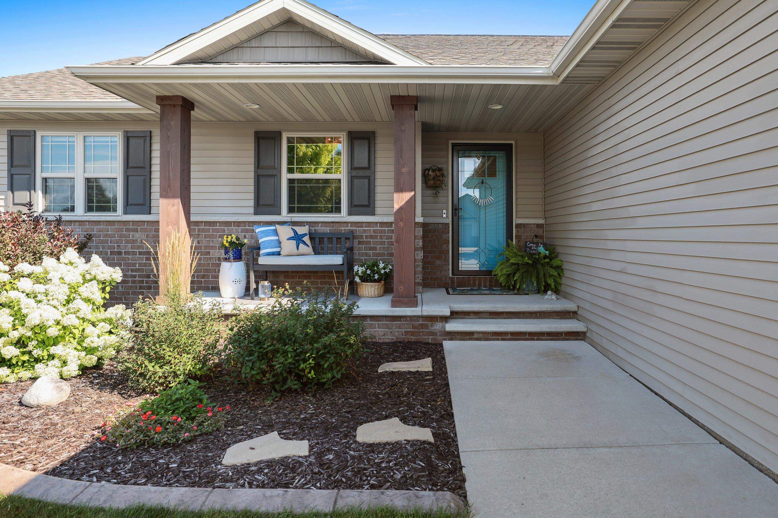 W6438 Sawtooth St, Menasha, WI 54952