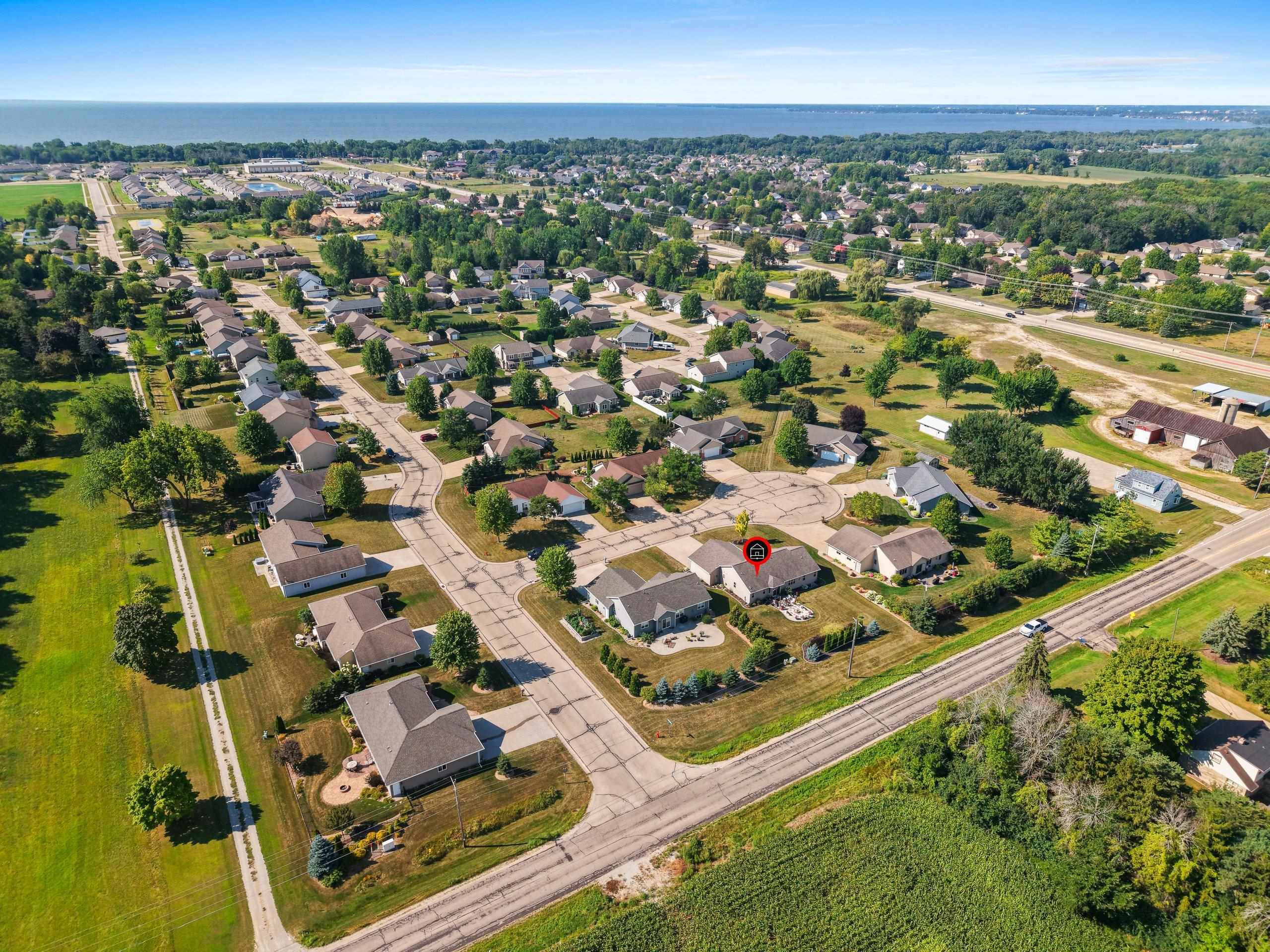W6438 Sawtooth St, Menasha, WI 54952