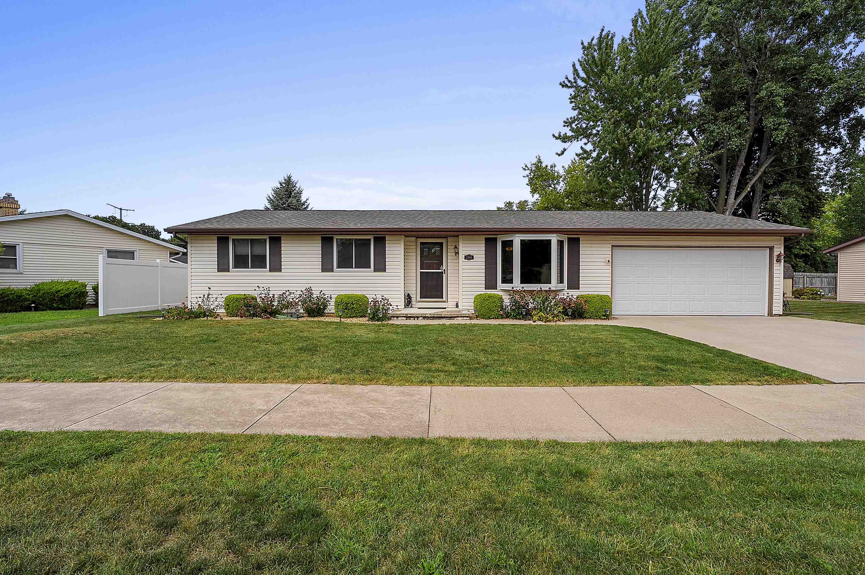 2360 Kincaid Ave, Oshkosh, WI 54904