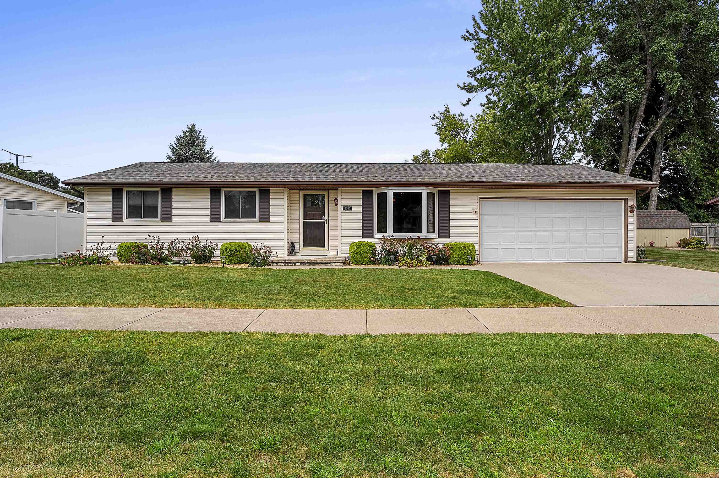 2360 Kincaid Ave, Oshkosh, WI 54904
