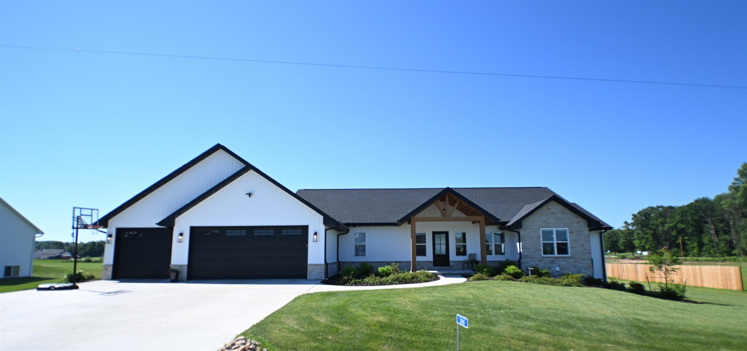 3765 Westpoint Rd, Suamico, WI 54313-1219