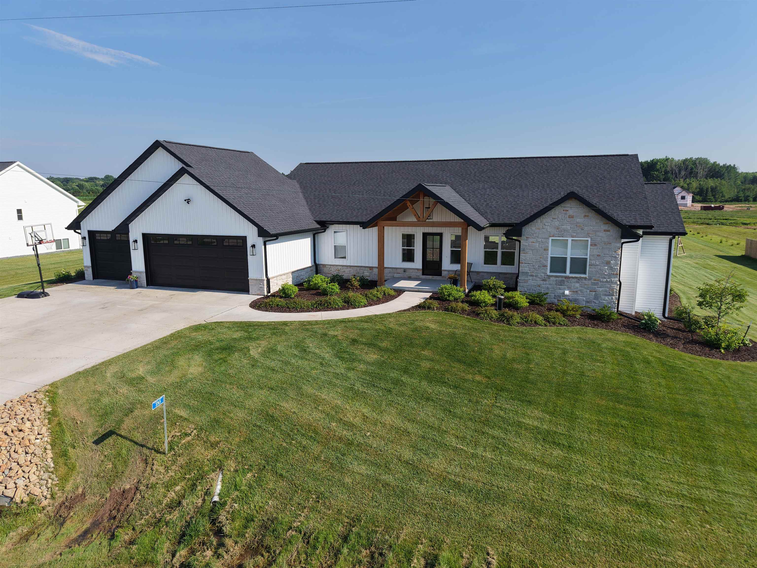 3765 Westpoint Rd, Suamico, WI 54313-1219