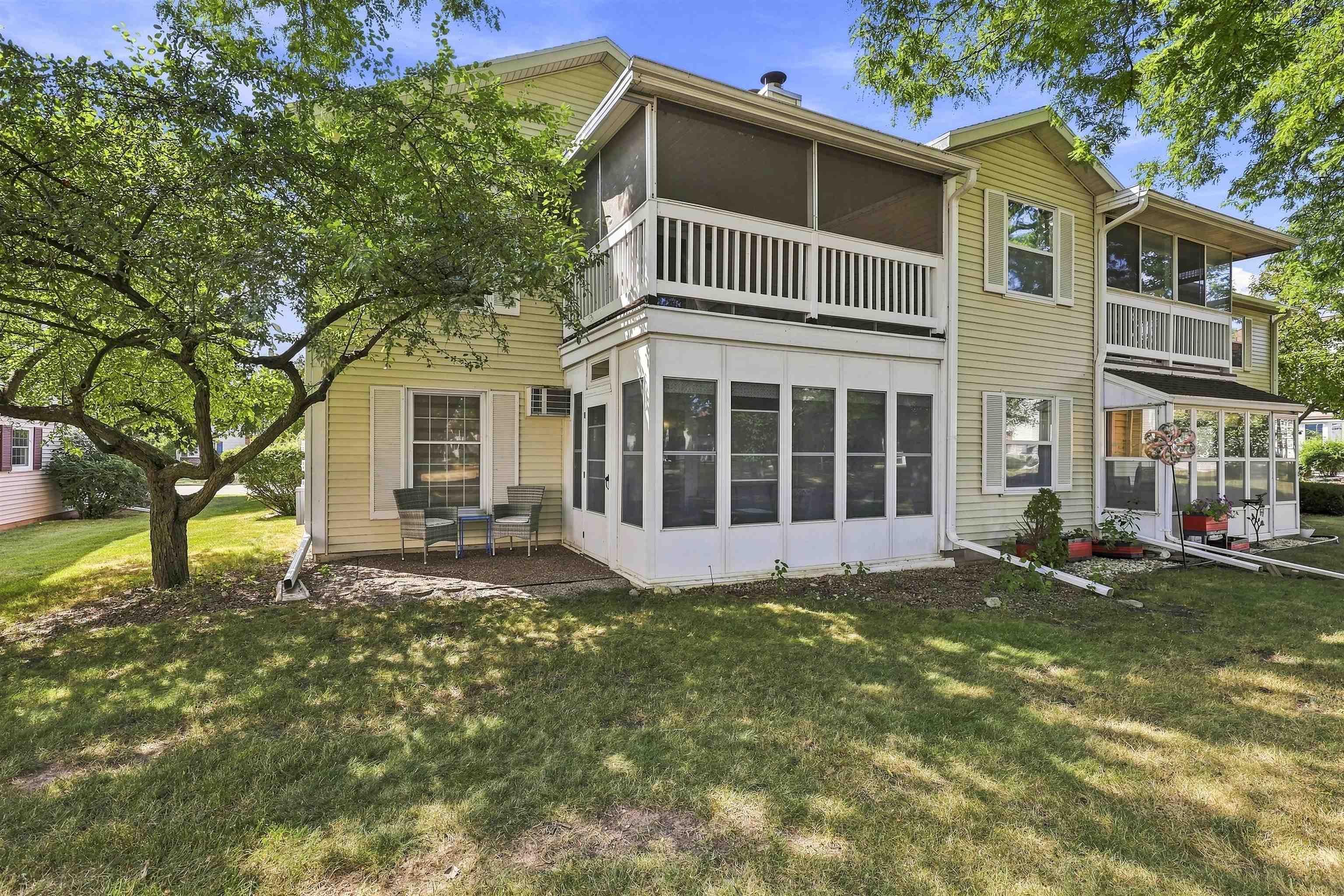 544 W Smith Ave, Oshkosh, WI 54901