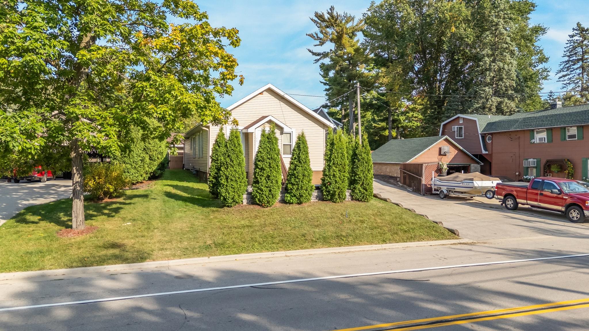 1420 S Division St, New London, WI 54961