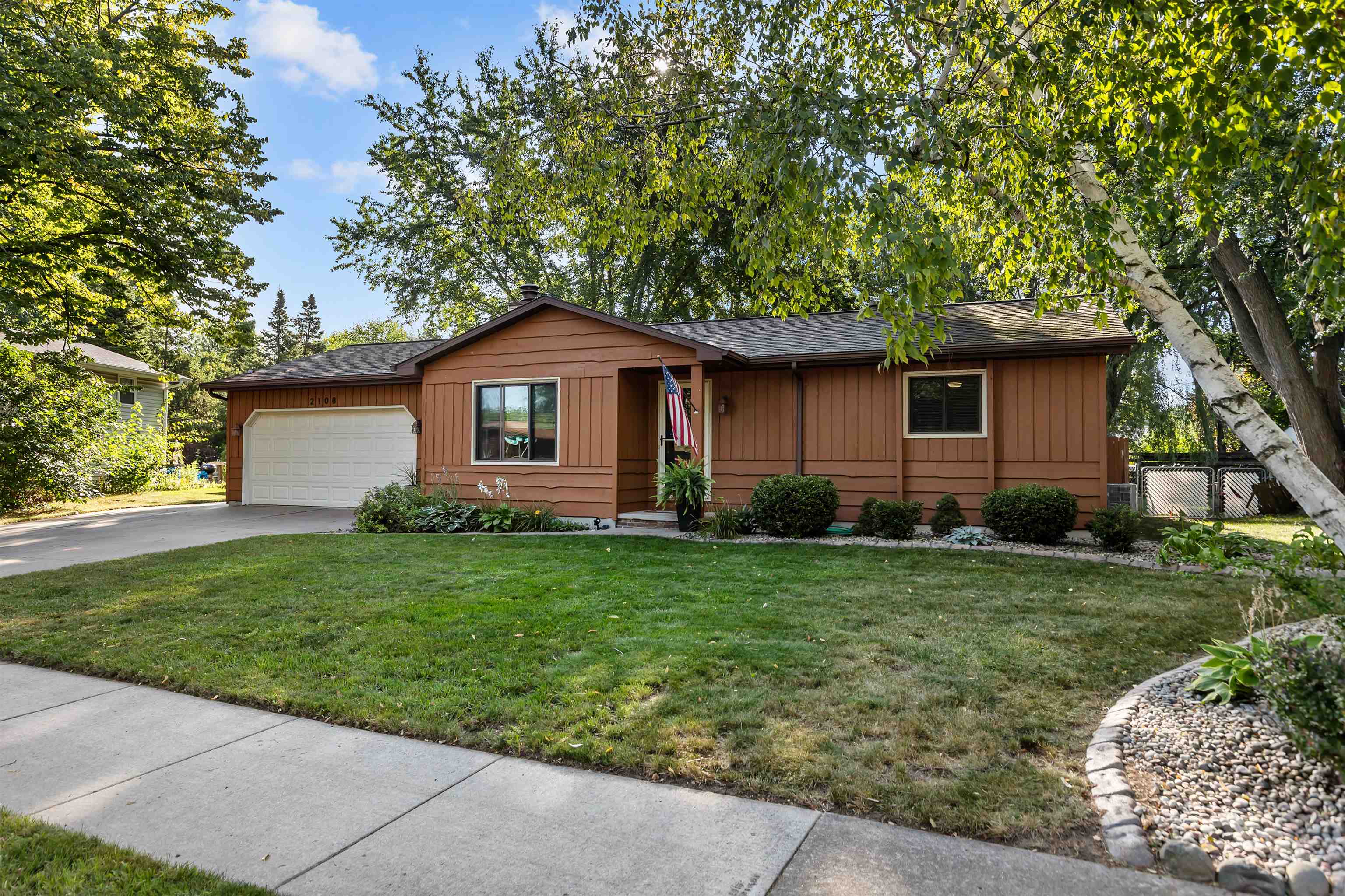 2108 S Horizon Dr, Appleton, WI 54915