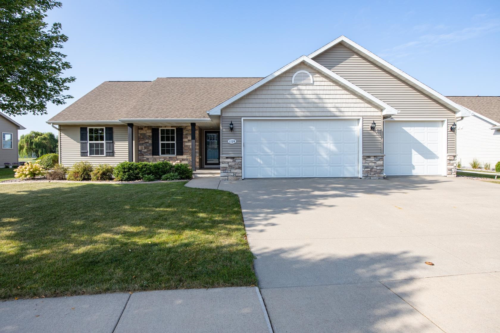 1124 Bobby Ct, Appleton, WI 54915