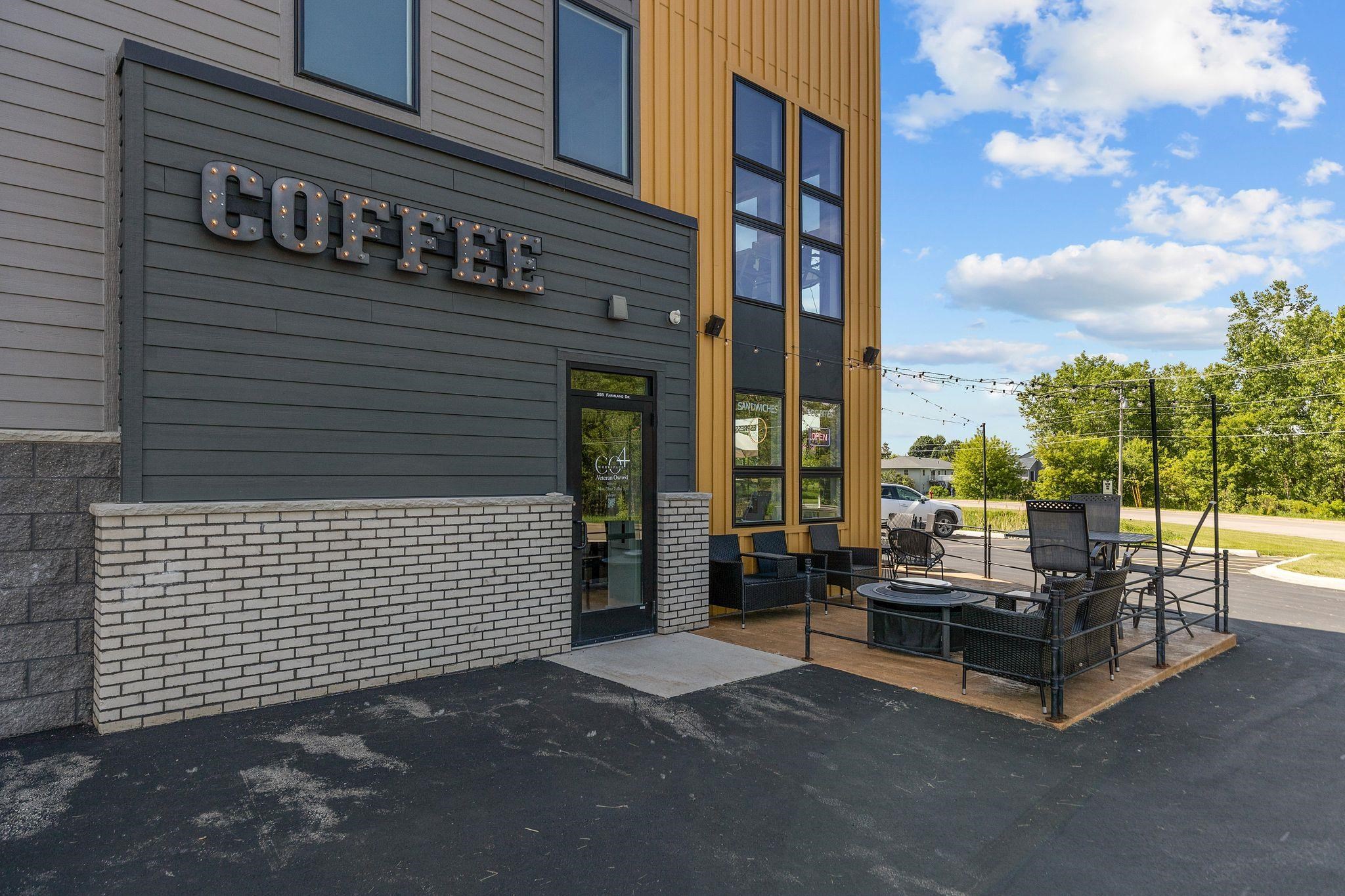 390 E Farmland Dr #211, Kaukauna, WI 54130