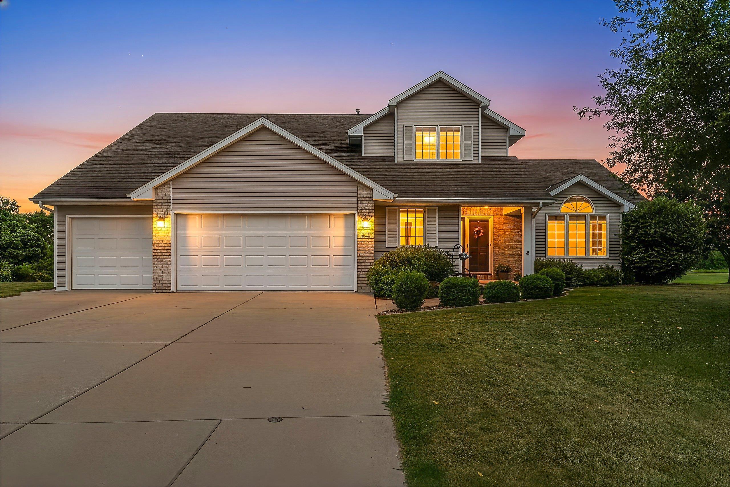 465 Winding Waters Way, De Pere, WI 54115-8394