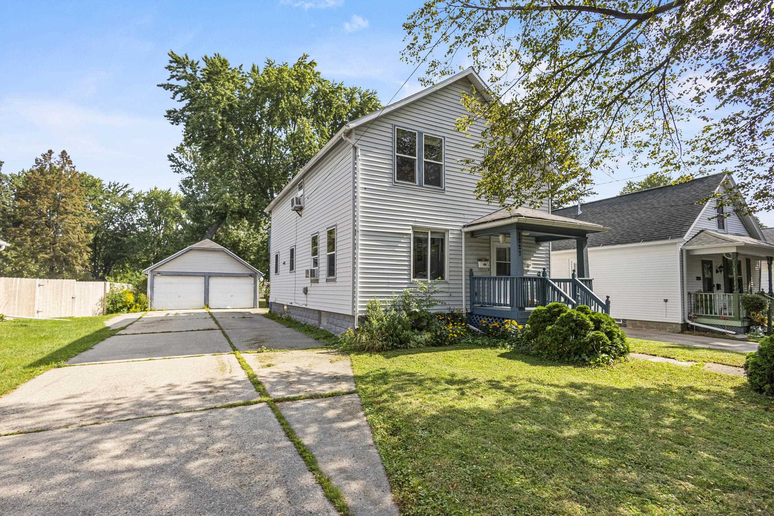1227 Porlier St, Green Bay, WI 54301-3431