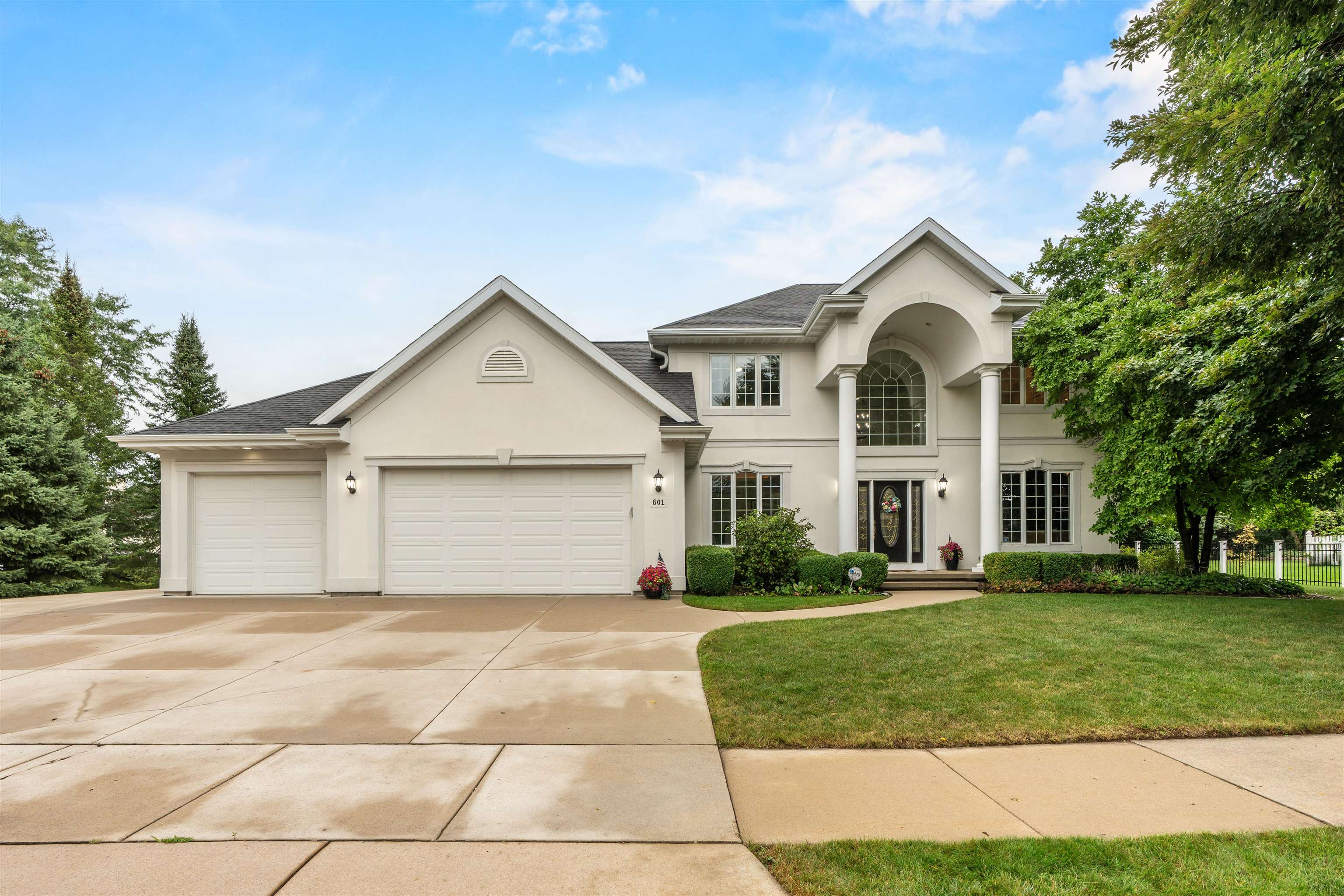 601 E Carrington Ln, Appleton, WI 54913